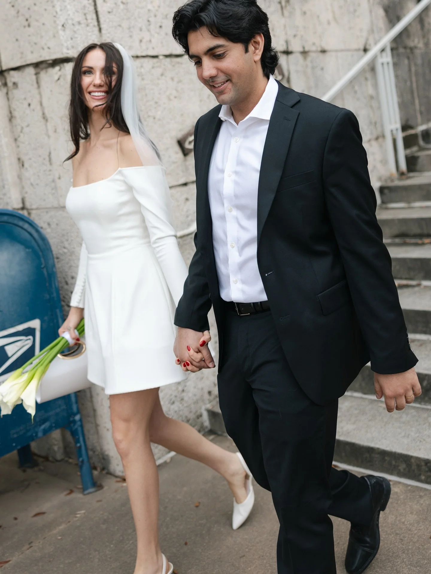 Courthouse weddings might be my Roman Empire. The architecture, the outfits, it&rsquo;s timeless every single time! These two showed up with calla lilies, their families in cowboy boots and Texas sized energy 🤠
