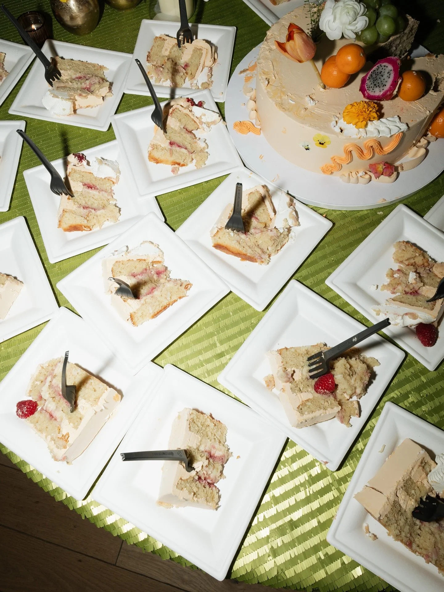 Last few from this wedding chapter 🍰 

@epochcoevents @contigoranchfredericksburg @amore__films @lovelily.flowers @tablemannerstx @bbjlatavola @revelcateringtx @dartcollective @hannahzahnerbeauty @deaux_baker @mintedweddings @josabank