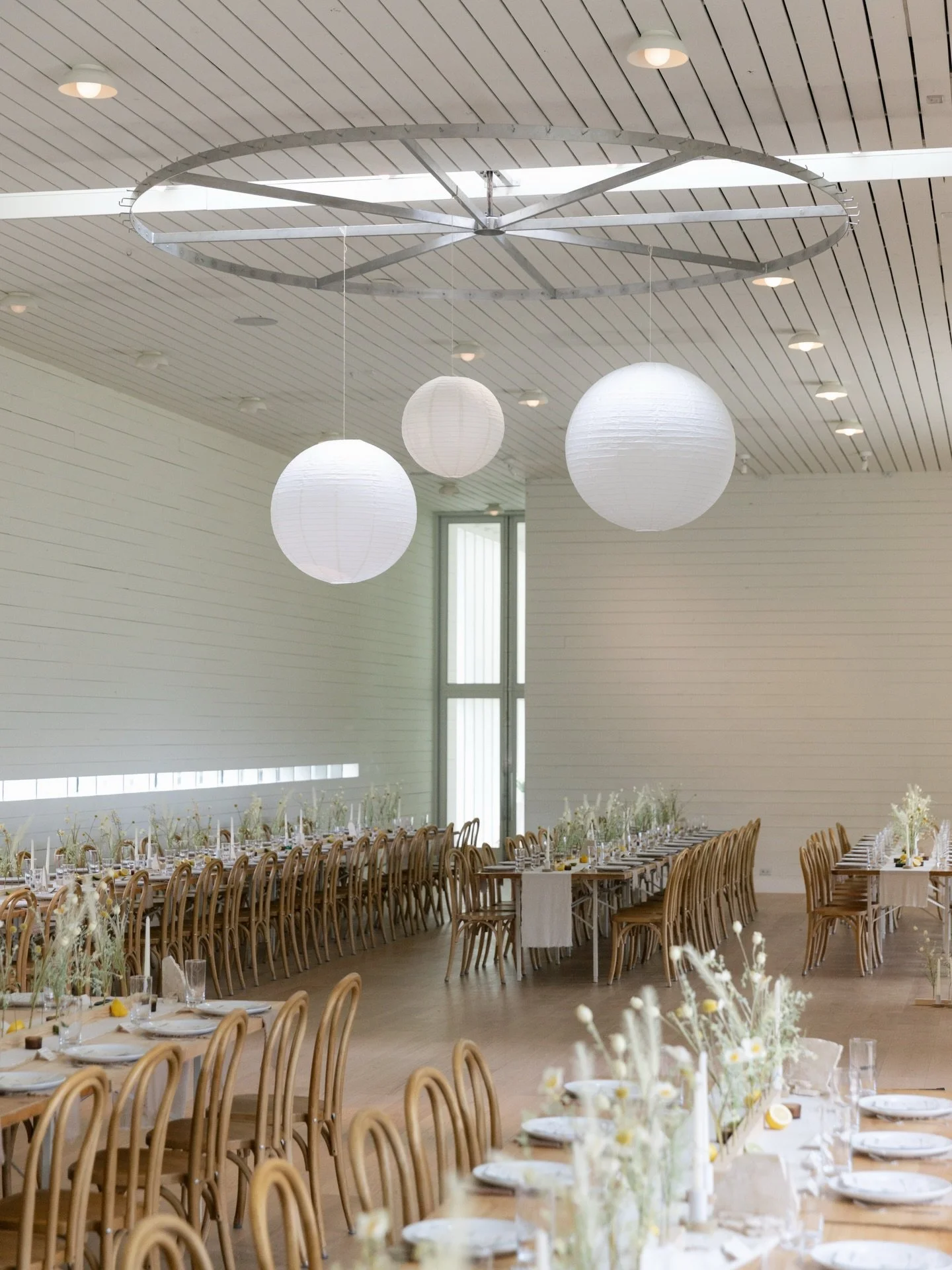 Texas wind.
Modern lines.
Western influence.

Photographing Austin weddings for couples who want it effortless, editorial, and unfussy.
Now booking 2026.

Second shot for a baddie @laurennicolephoto_