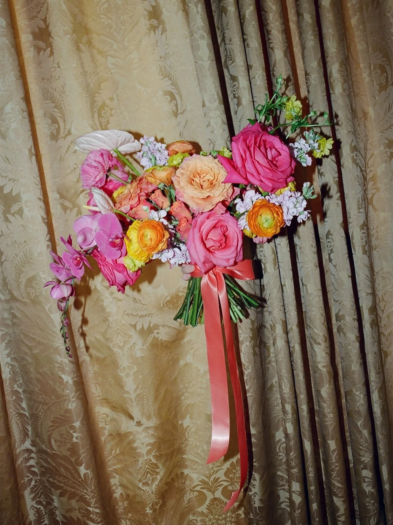 Quirky brides pop offffff 👽

@idoweddingstexas @themansionaustin @lightasgold @wildbunchesfloral @moontowerrentals @mo_tenko @thestylistabroad @matchmakerband @austincatering @wtoowatters @ninetailor 

film 🎞️ 

#themansion #themansionwedding #them