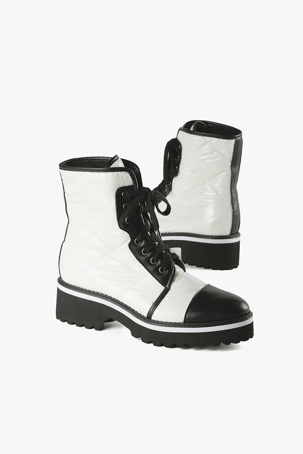 222012 Puffy Lugg Camper - White5-1.JPG