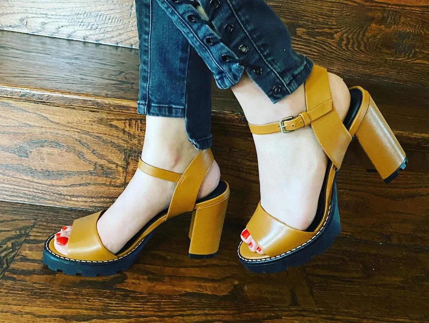 1E0EED4D-F00A-4D4C-BCD6-FA36E637E35F