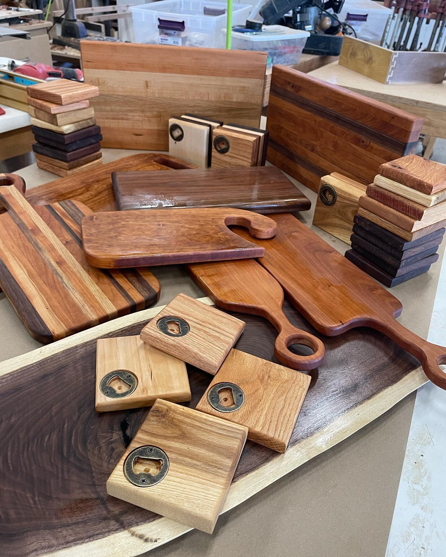 We&rsquo;ve been hard at working making all of your relatives Christmas gifts. Let us know which ones you want! Coasters, cutting boards, charcuterie boards, all the things!!!!

#handmade #missouriwood #woodshop #smallbusiness #shoplocal #christmasgi