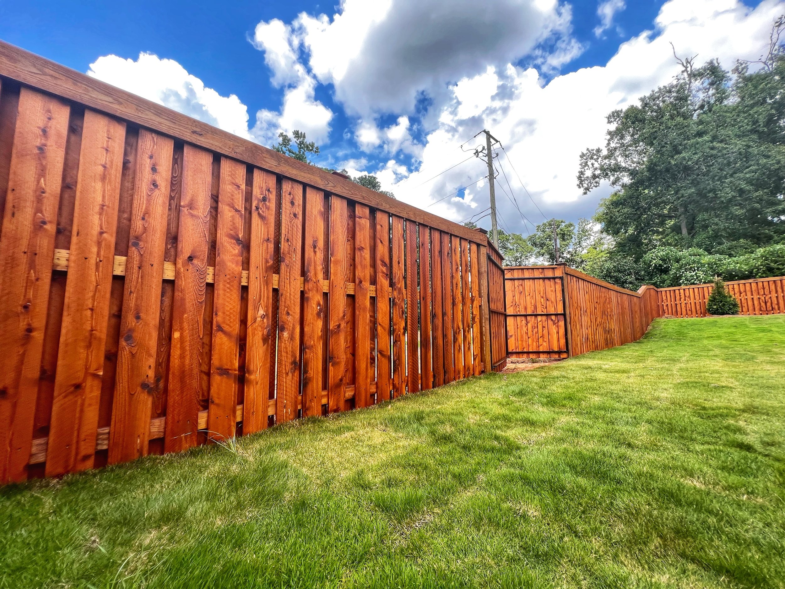 fence staining nashville