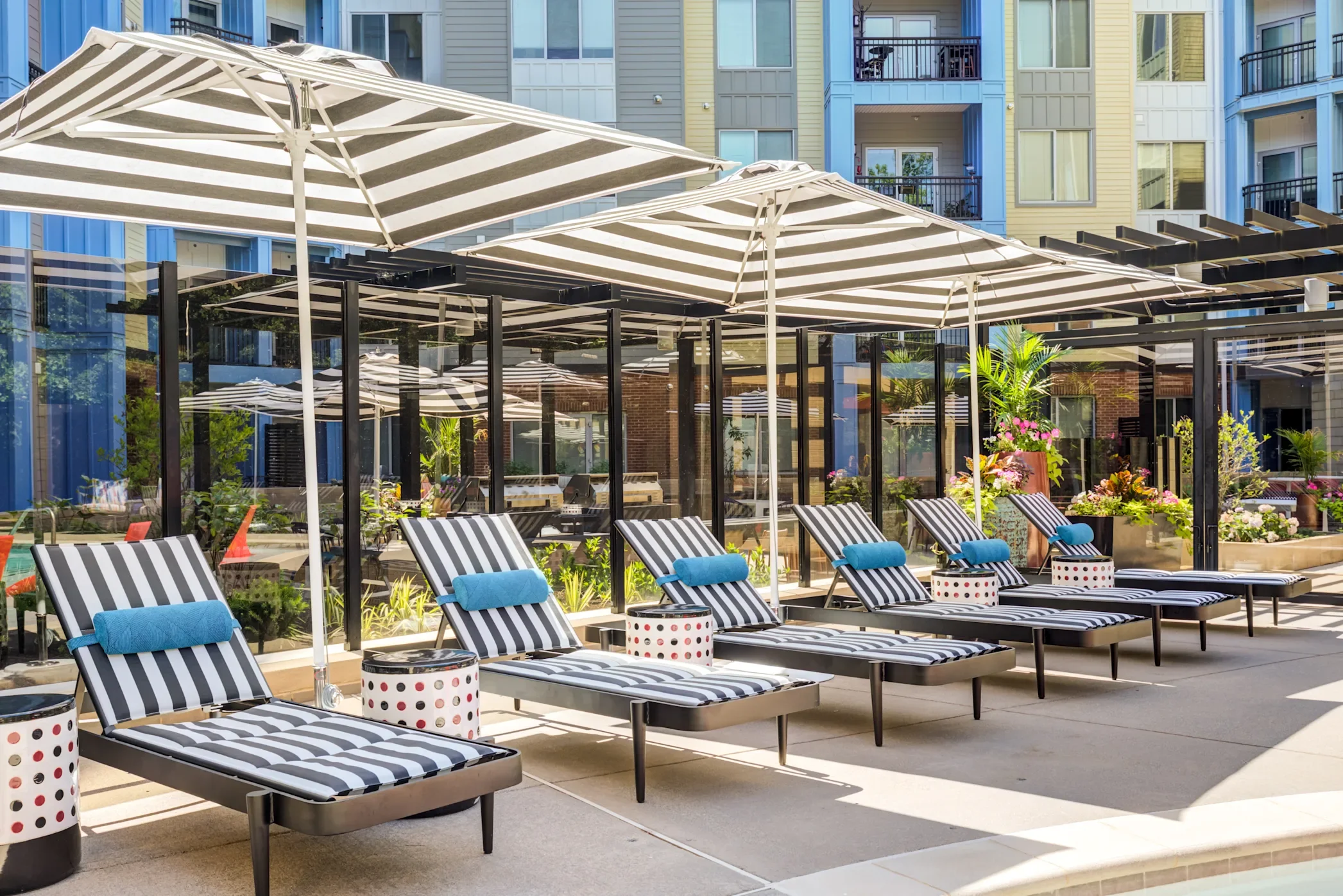 inspo_exterior_amenities_pool3.webp
