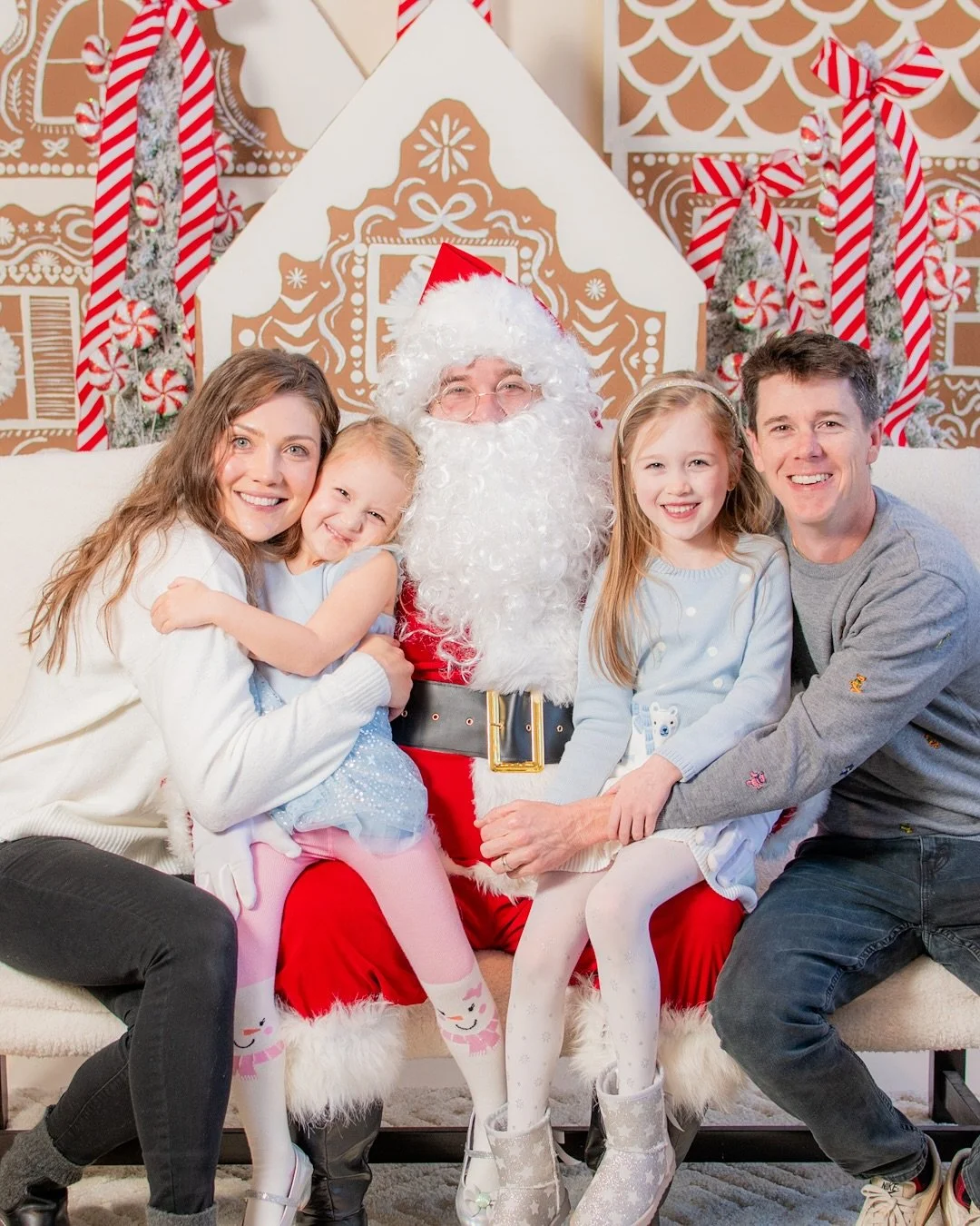 Here&rsquo;s your reminder that Santa brings magic to EVERYONE 🎅✨🎄✨🎁

Our holiday fundraiser for @youthbase on Saturday 12/6 is a celebration for all, no matter your age or the number of kids/pets you have! Come find out why so many community memb