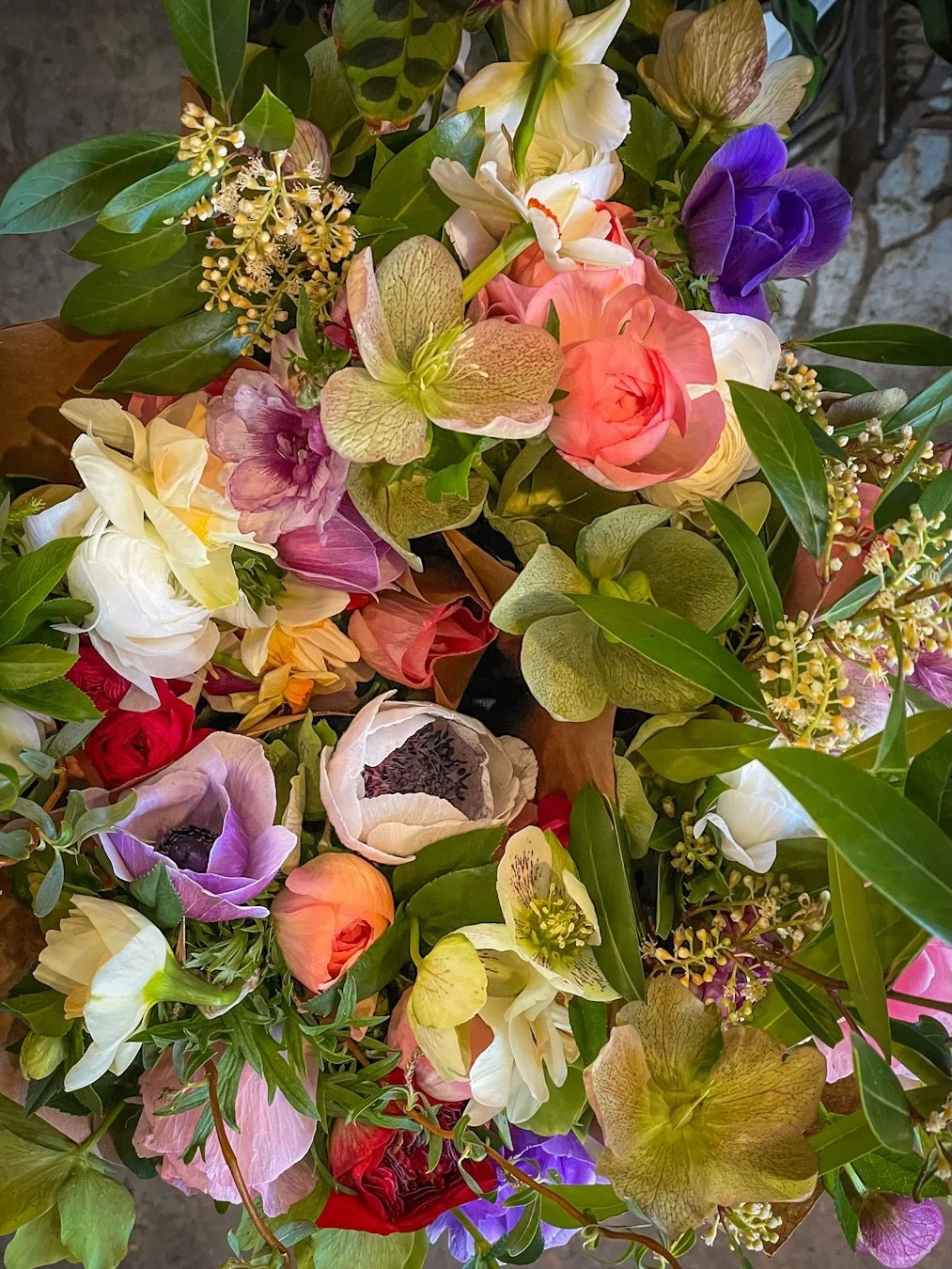 Spring is officially here and we couldn&rsquo;t be happier because flowers and sunshine and delicious cold coffees 🥹😍 

There are gorgeous @rabbitcrestfarms bouquets for sale here at the shop, and we&rsquo;re enjoying our iced Berries and Cream lat