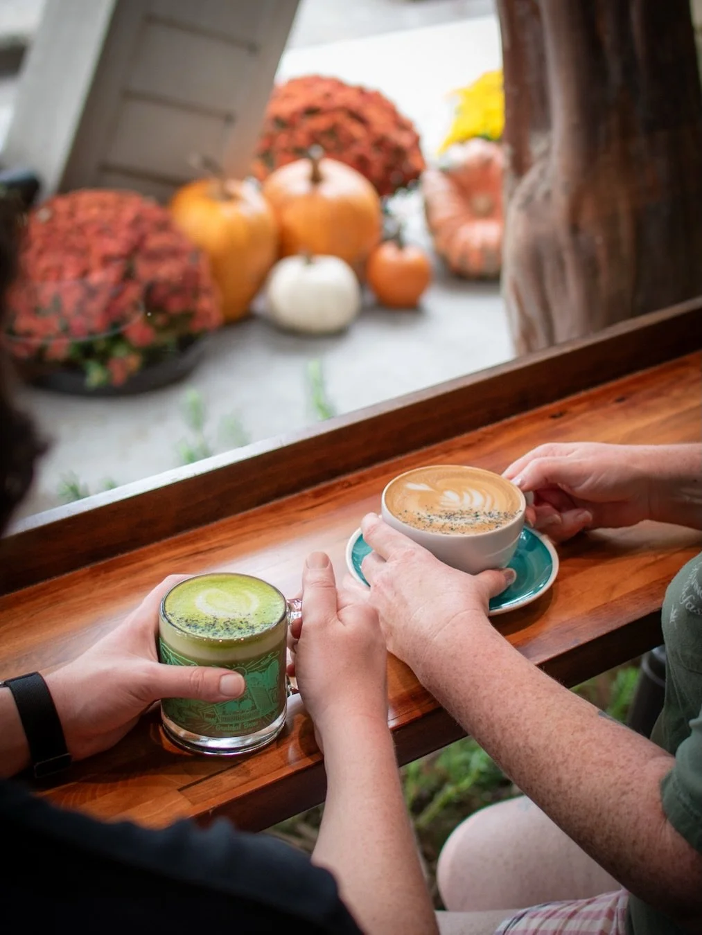 Seems like a good time to drop a ✨new seasonal latte✨

Introducing our Black Sesame Latte! Delicious with espresso or matcha, this syrup is made with roasted black sesame seeds which give a warm, nutty flavor that pairs perfectly with vanilla. It jus