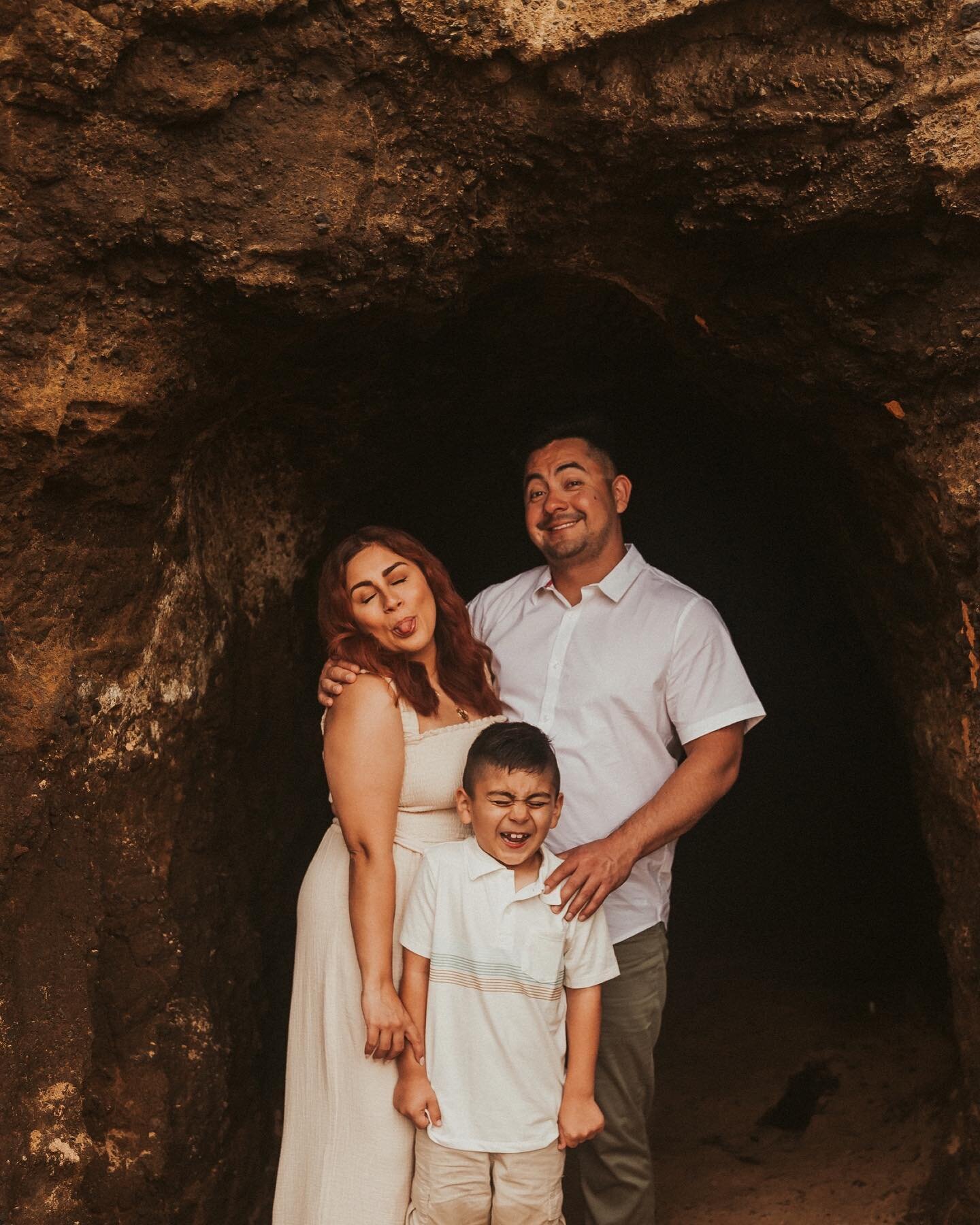 If you remember voting on my story about if you want to see more fam content on my feed, congratulations! 🤣 I will be sharing more of my amazing families now ✨✨✨✨

This family session took place earlier this year but they have such a sweet story 🥰 