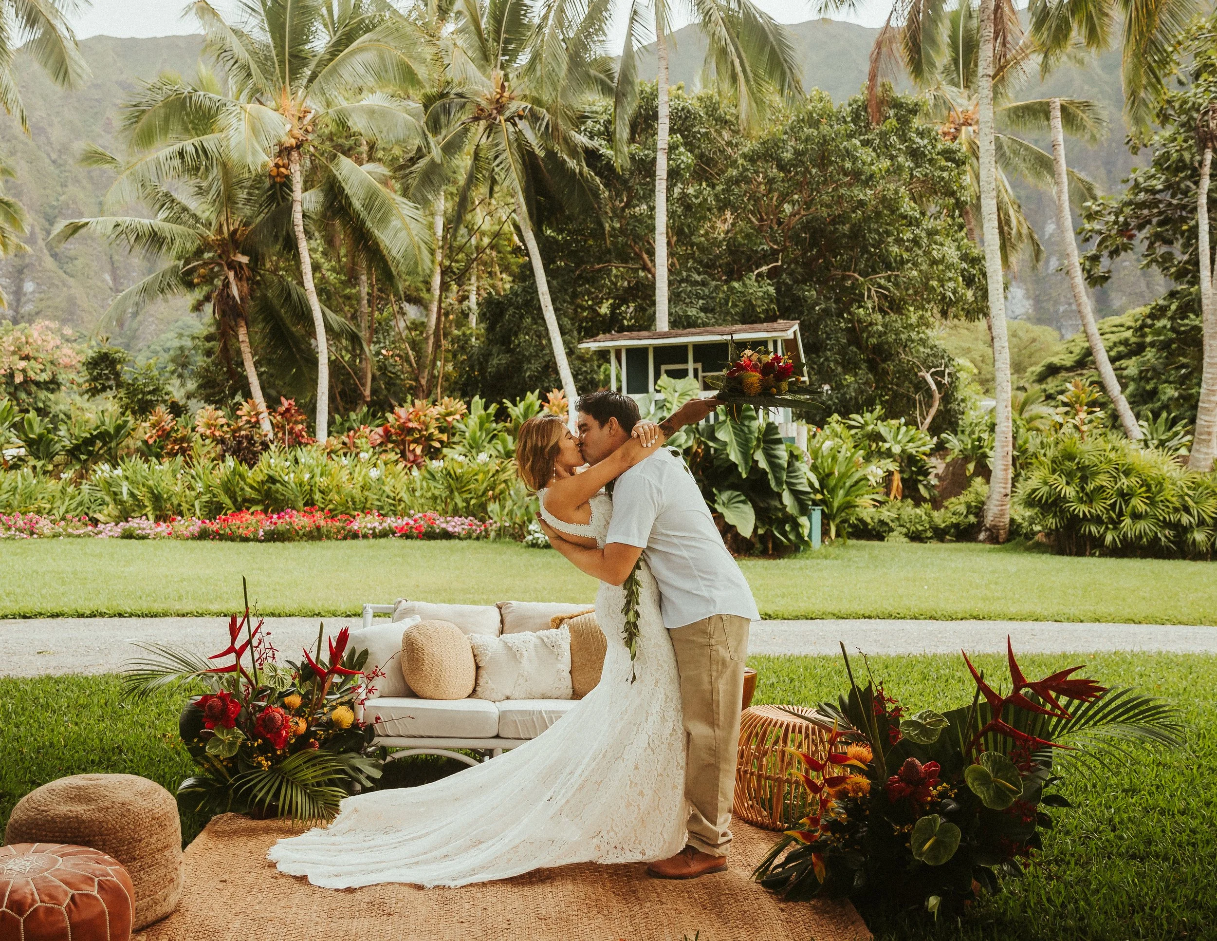 tropical-wedding-couple-decor-open-palms-plantation