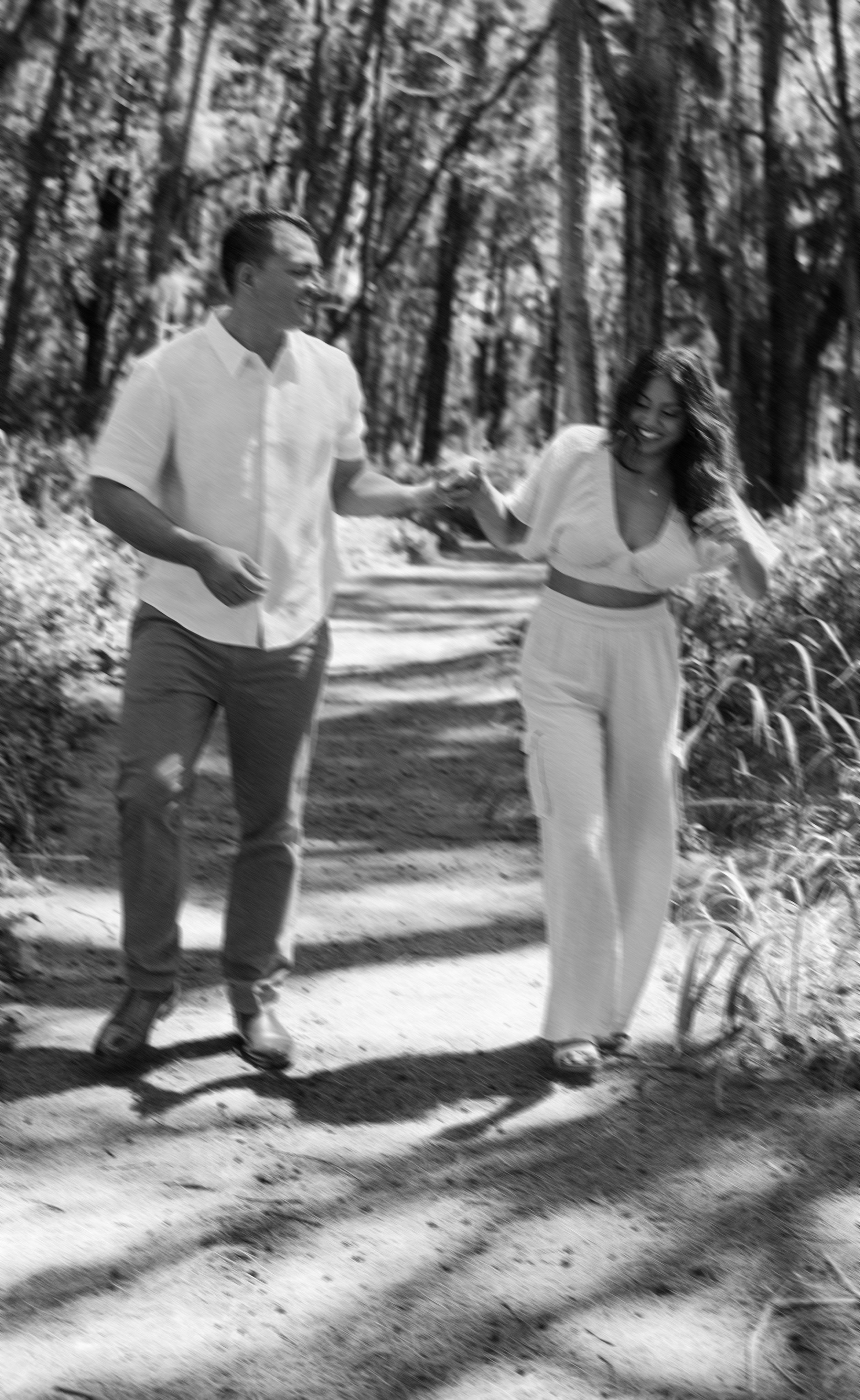 candid-couple-photoshoot-aesthetic-woods-greenery