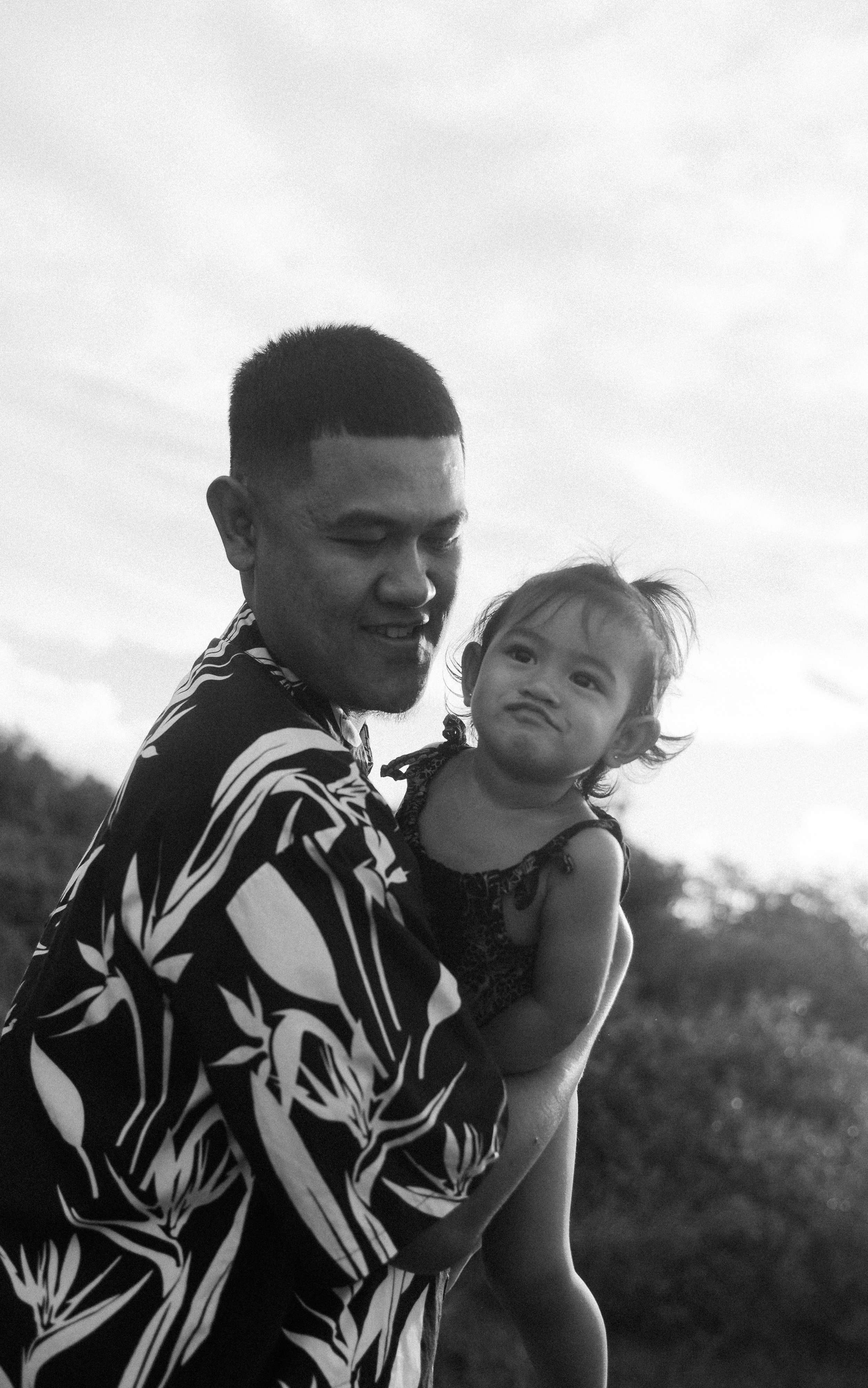 dad-family-session-outfit-candid