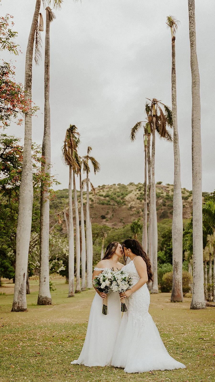 Modern Oahu Wedding at Dillingham Ranch 