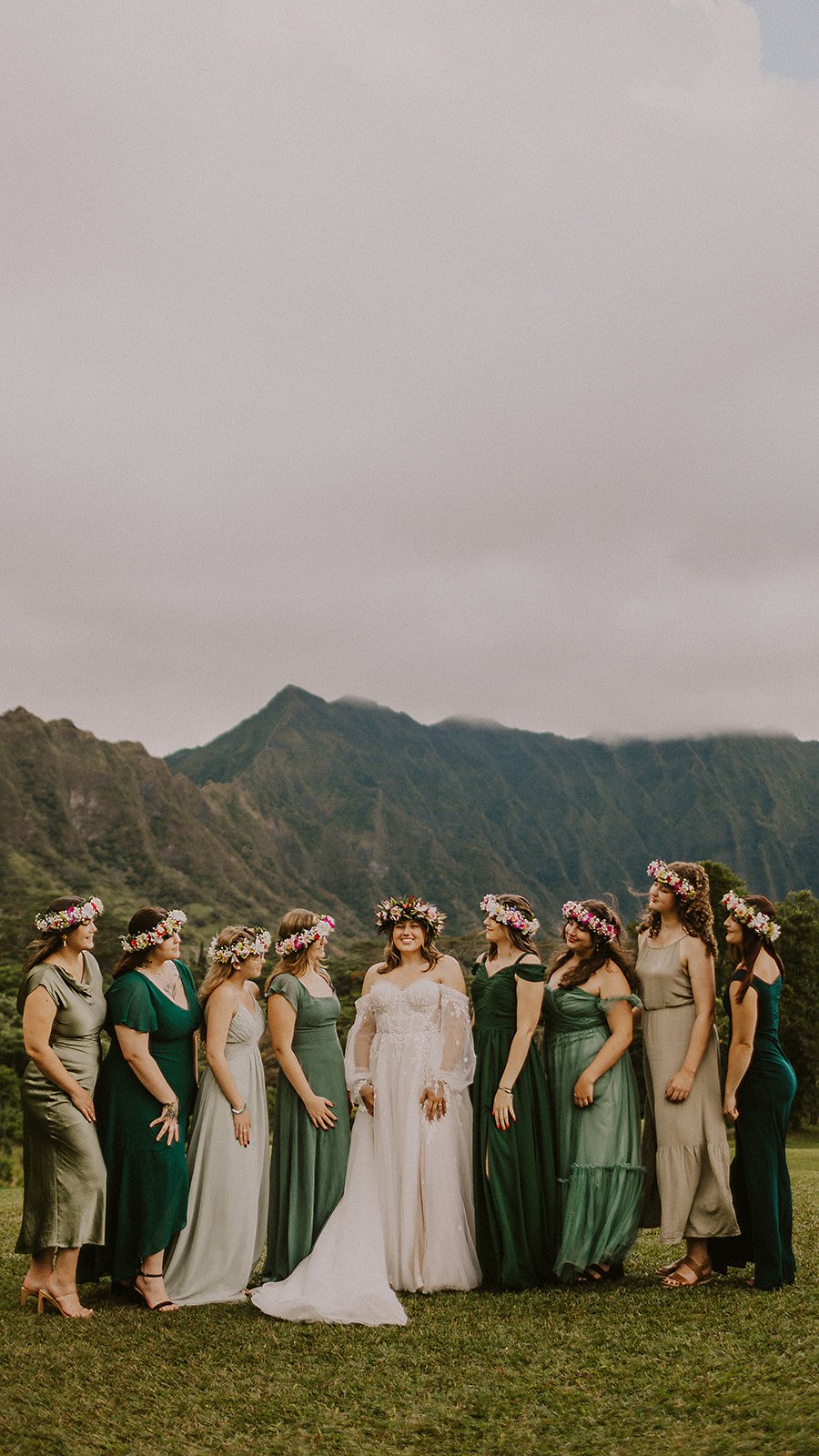 bridal-party-tropical-theme-florals-green