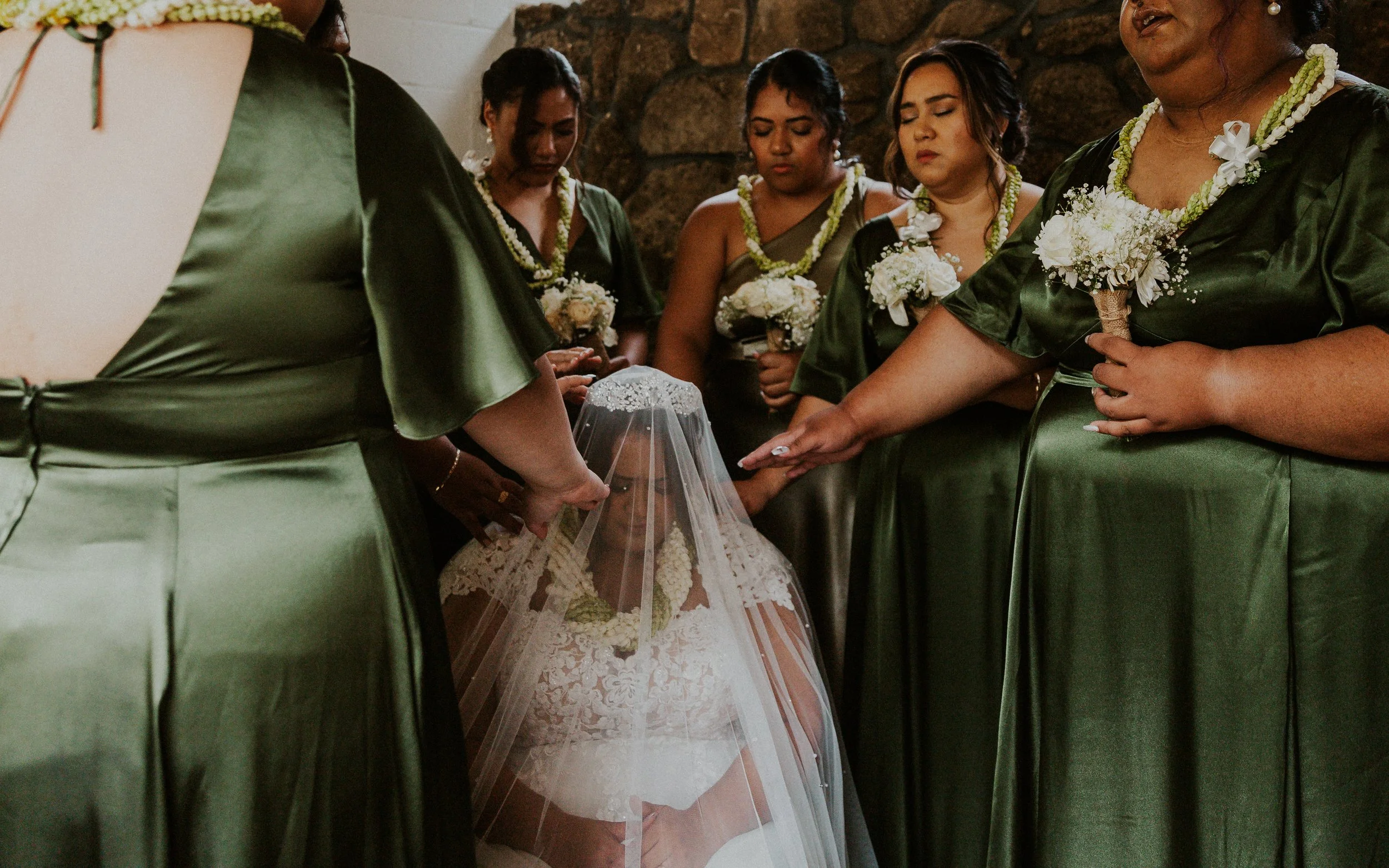 prayer-wedding-bride-bridesmaids-power-of-prayer