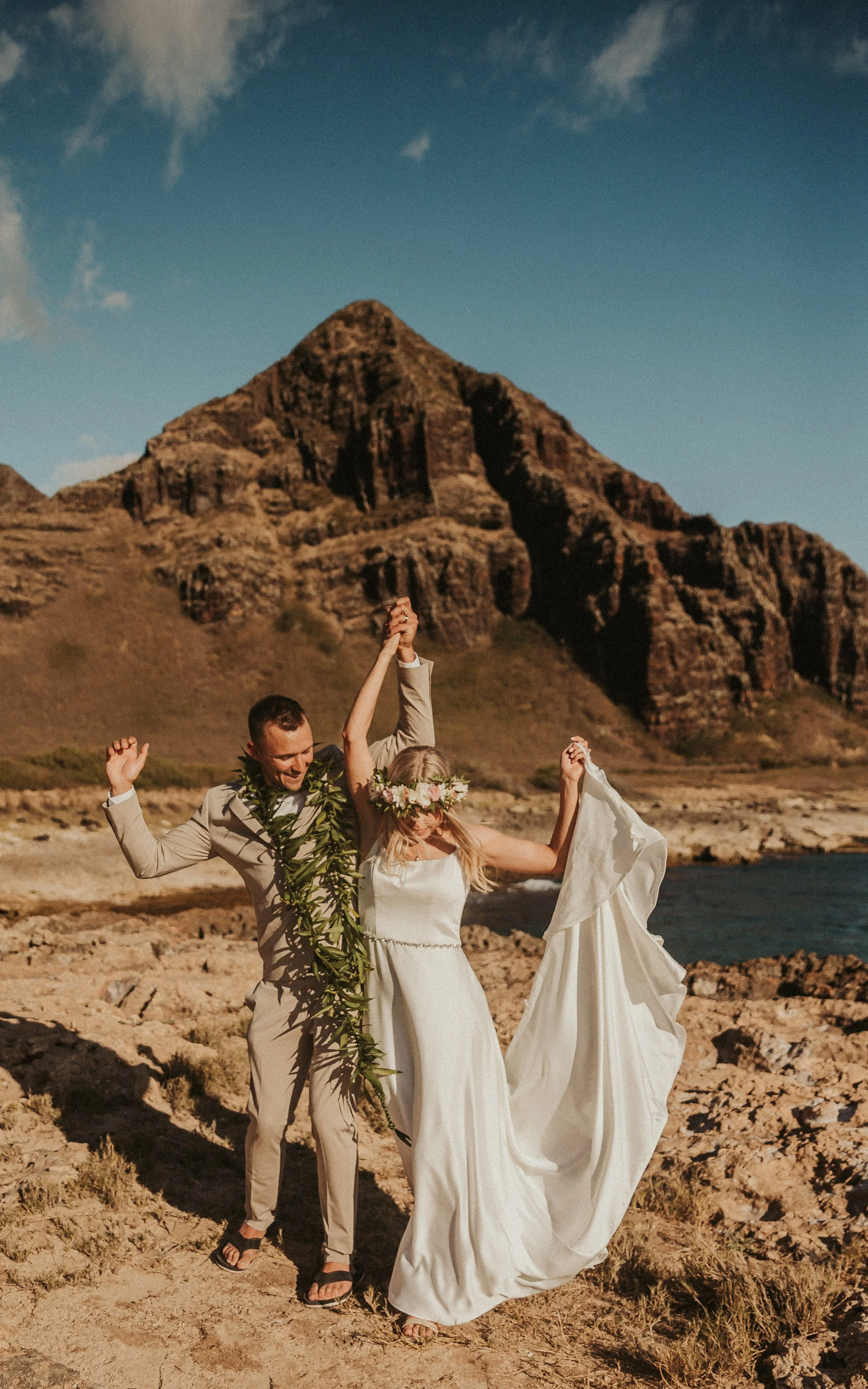 elopement-hawaii-celebration-beach-sunset-oahu-florist