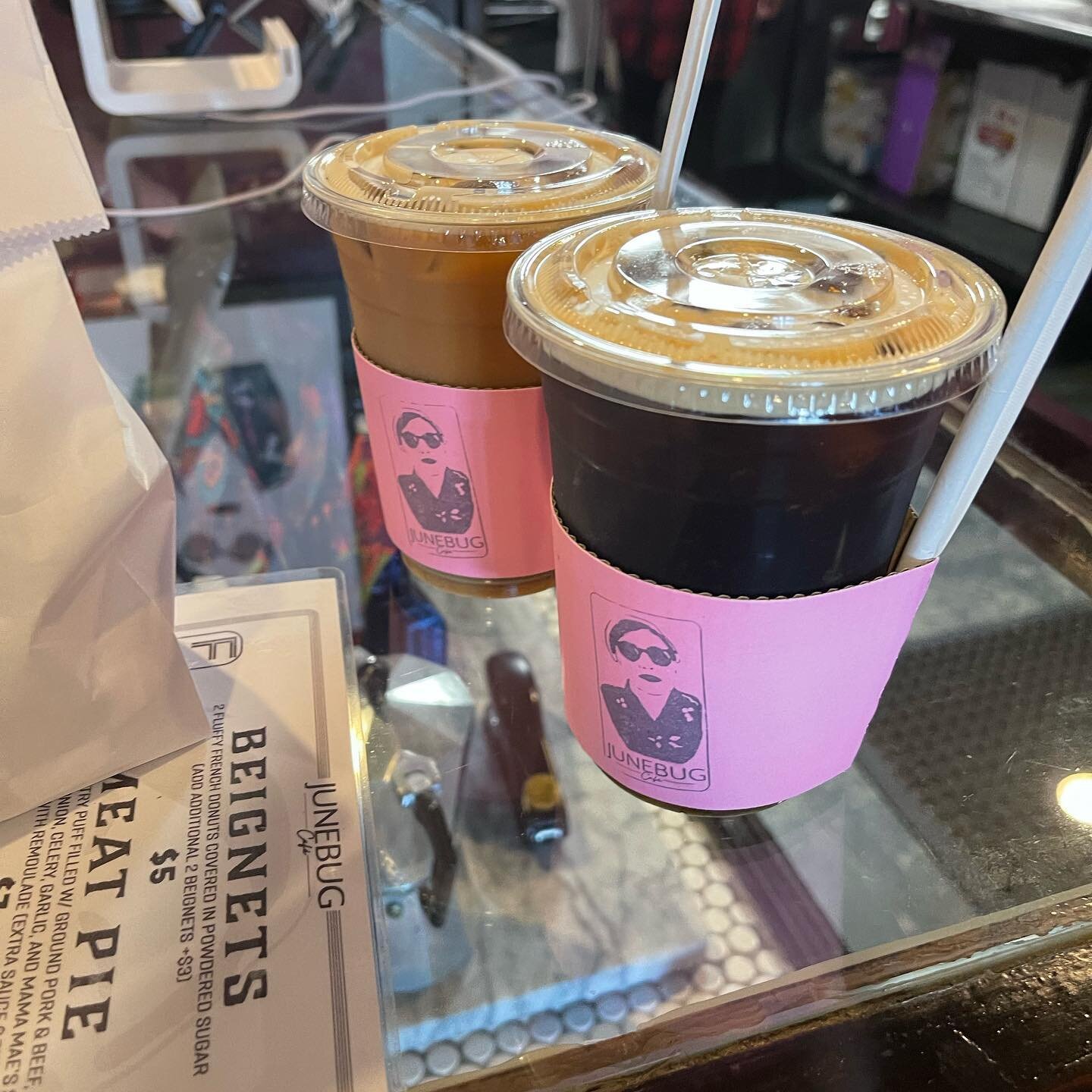 Thank you @junebugchicago for a nice little pre-workout coffee 
🥰🥰😋😋💪💪
#upliftingvgym❤️💪 #coffee #preworkout