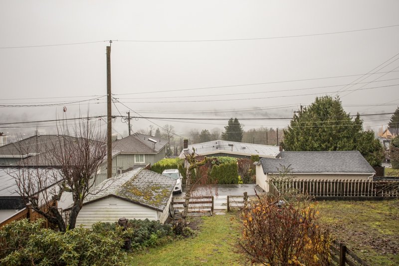 11 Hythe Ave Burnaby-MLS-15.JPG