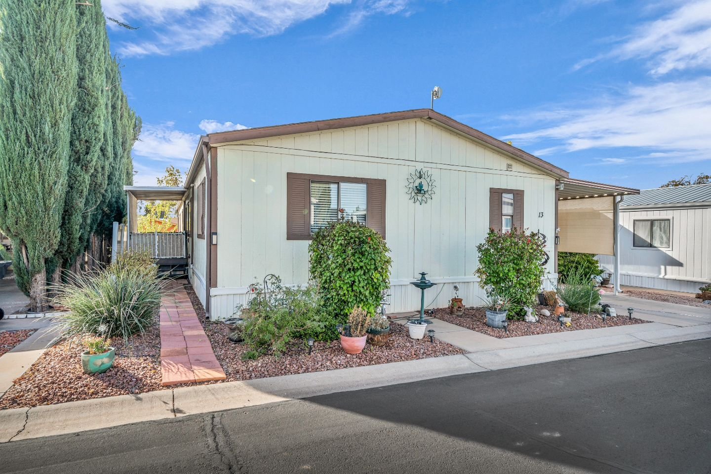 JUST LISTED &nbsp;|&nbsp;📍&nbsp;1360 N Dixie Downs Road 13, St George, UT 84770

Welcome to this spacious home in the desirable 55+ Paradise Palms community! Nearly all new flooring, including vinyl plank in both bathrooms, complements an open floor