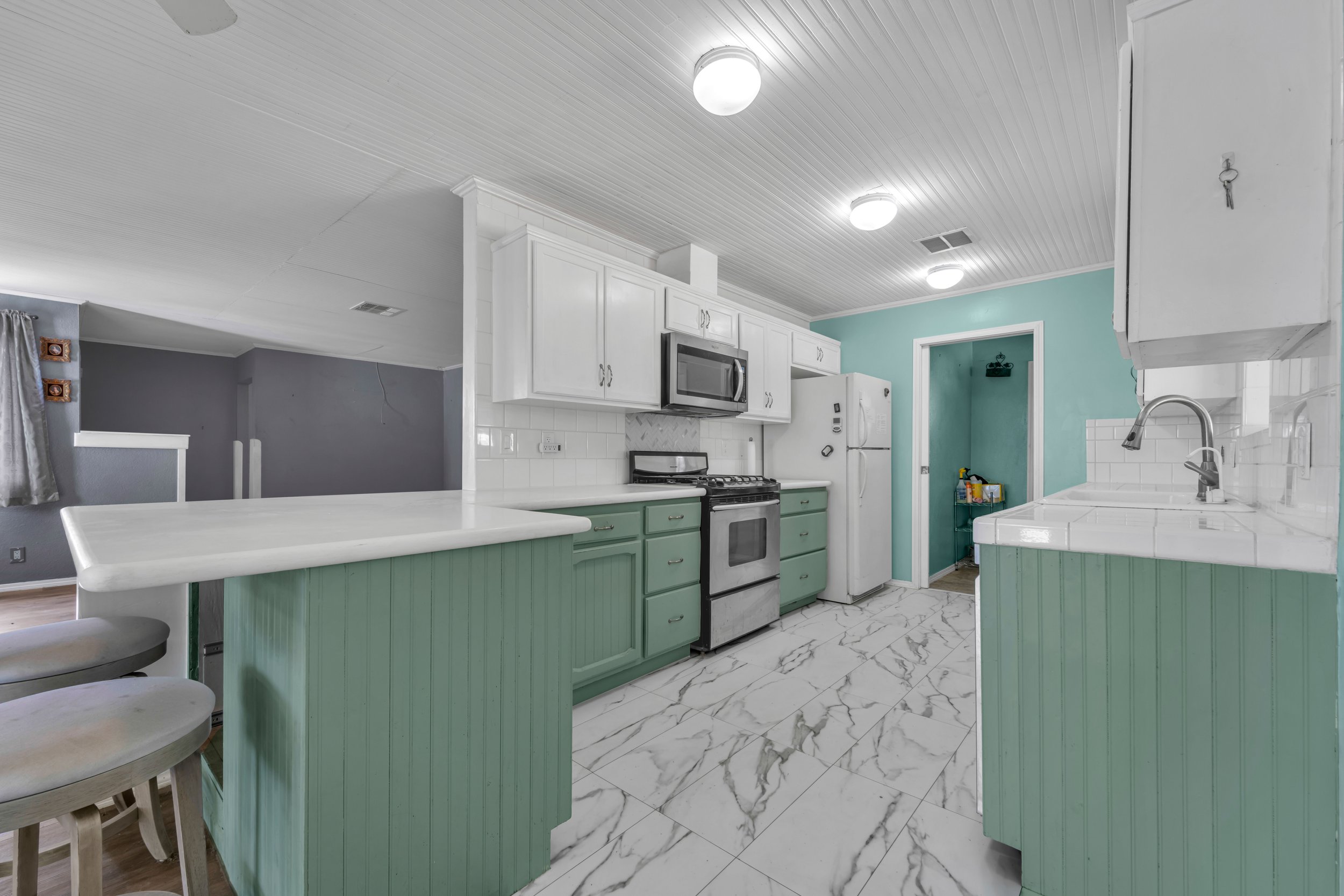 9400 Kemper Rd. 8.jpg