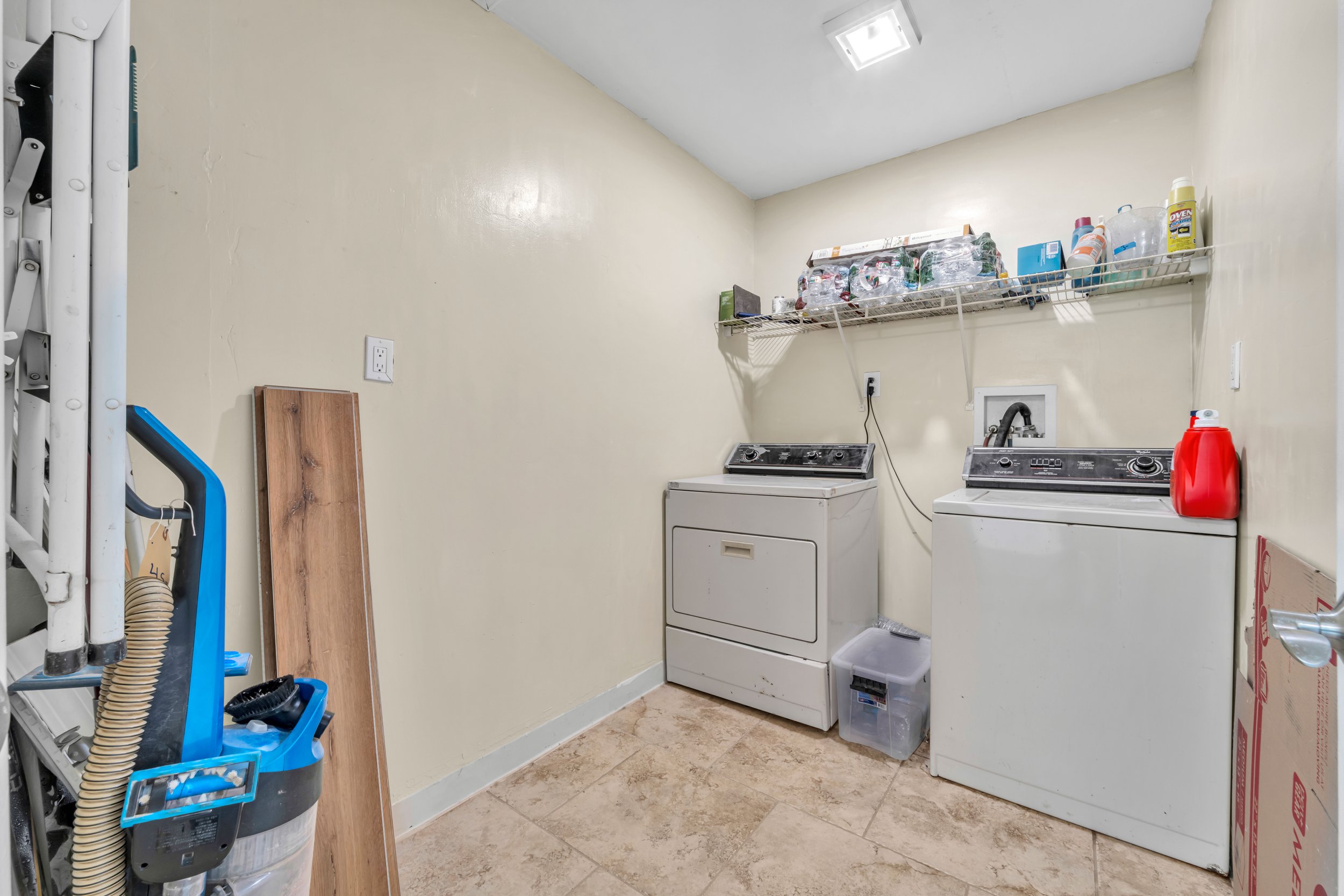 9400 Kemper Rd. 16.jpg