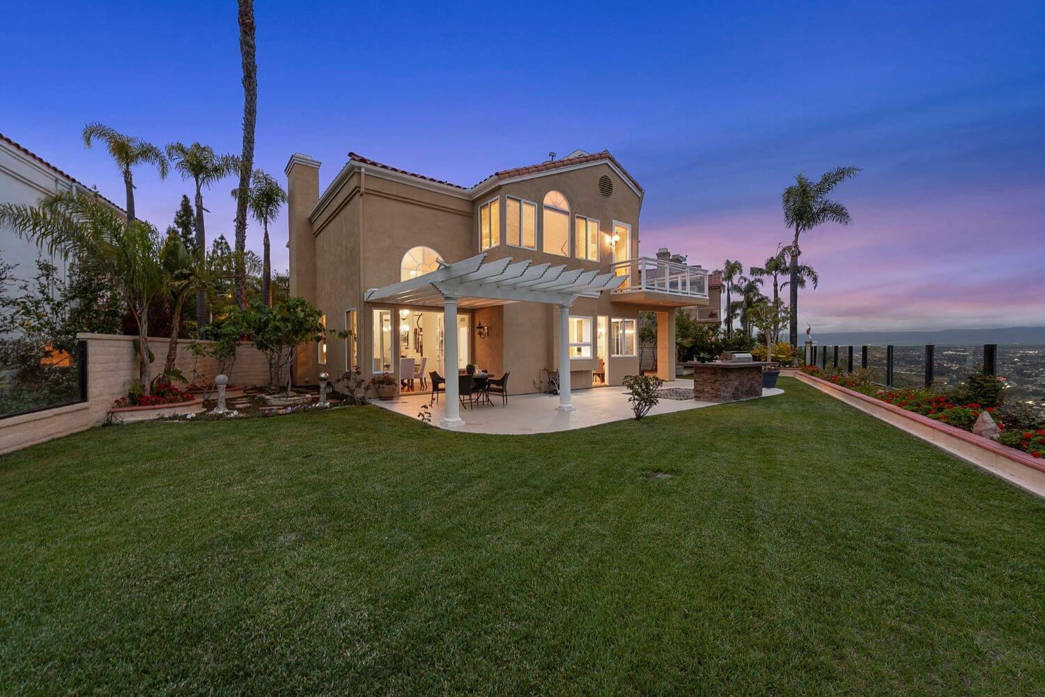 41-web-or-mls-30626LaVueTwilight41 (1).jpg