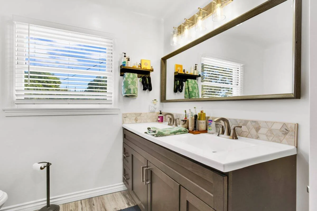 2490 Chestnut Av 2.jpg