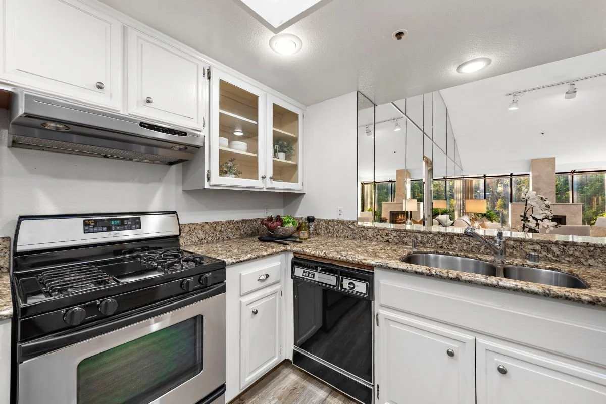 10-web-or-mls-270 Cagney 313 DAY (10).jpg