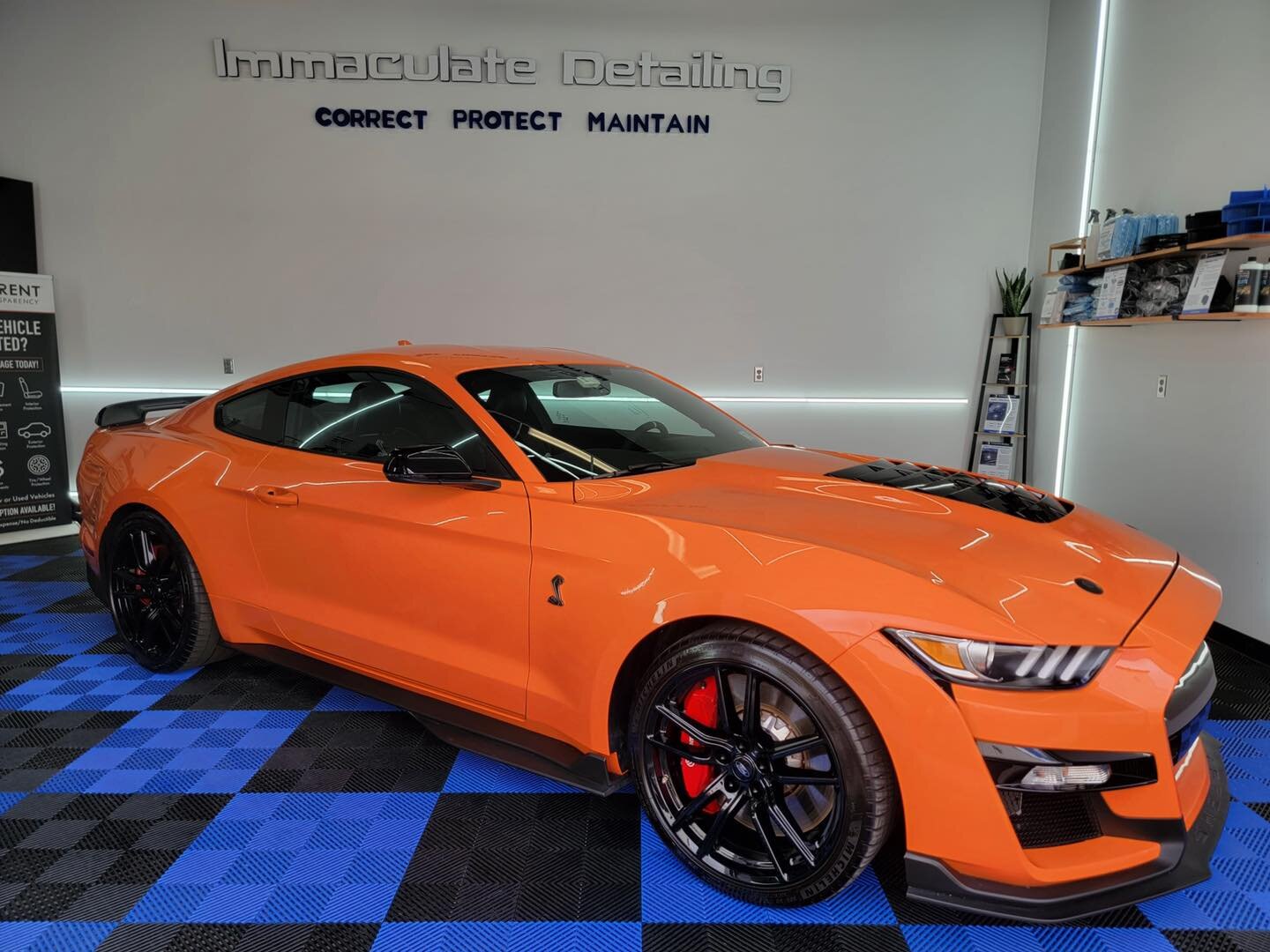 The 2021 Ford Mustang Shelby GT500 is an impressive high-performance muscle car that blends classic style with modern technology. Under the hood, the GT500 is powered by a 5.2-liter V8 engine that produces an incredible 760 horsepower and 625 lb-ft o