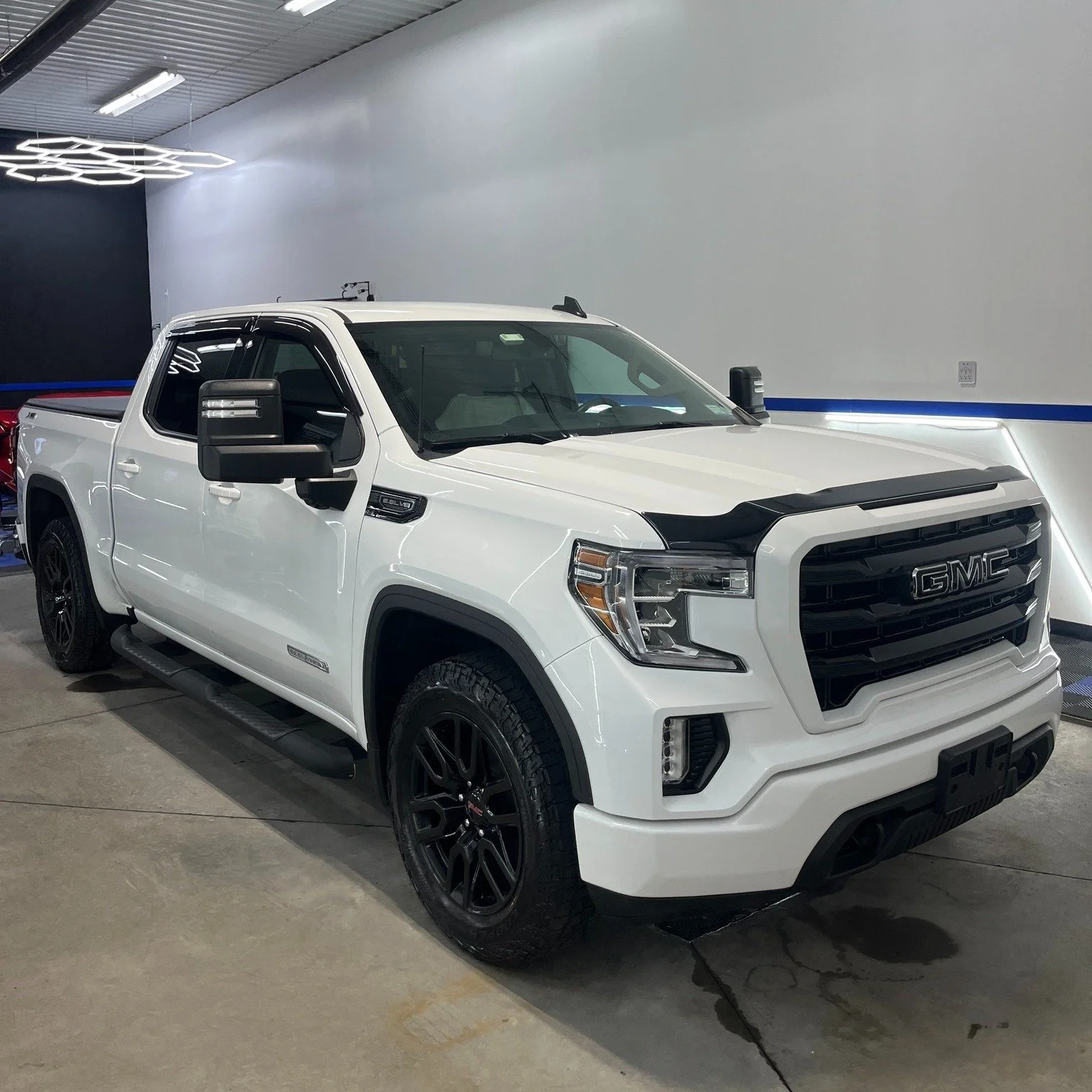 2021 GMC SIERRA K1500 ELEVATION

white paint may not show scratches, but it does show contamination. Rust spots, tar specs, road film, etc, white is hard to keep clean. We brought this white GMC back to life with our decon wash and seal package and l
