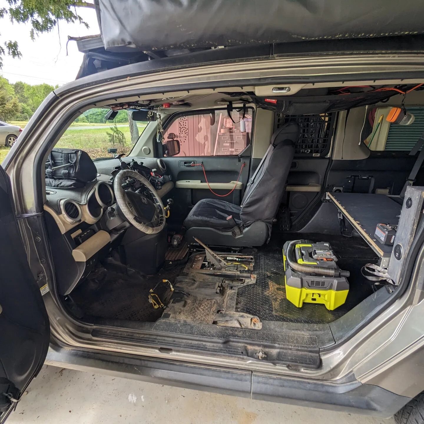 Getting started on the @hiros_hotrods 07-11 driver's side swivel, no going back from this one! 🤘

#honda #hondaelementownersclub #campingelement #hondaelement #carcampinghacks #carcamping