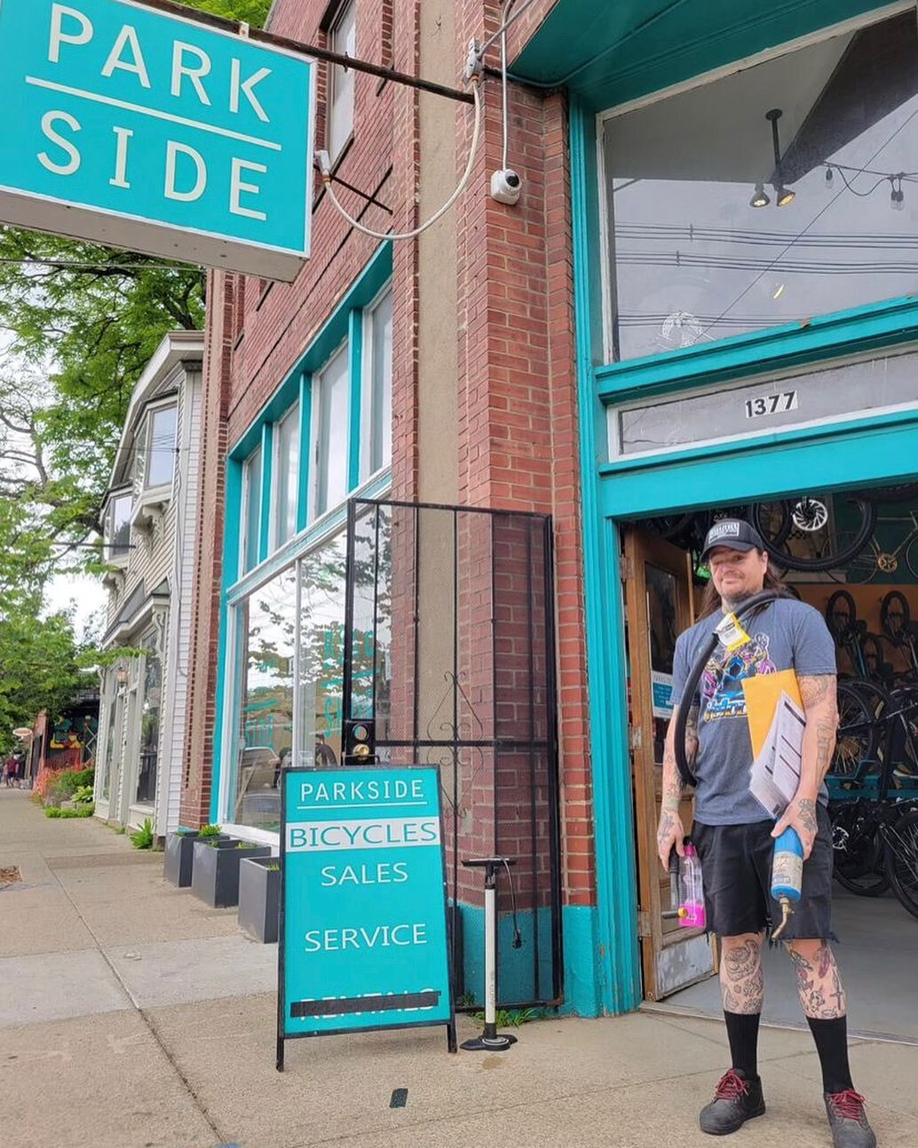 Congratulations @flaherty4130 !! Jimmy is the new owner of @parksidebikes ‼️ He jumped in to be a part of this project on Day 1. He believes in our community and provides the service, bikes, and parts to back it up. Excited for your new journey Jimmy