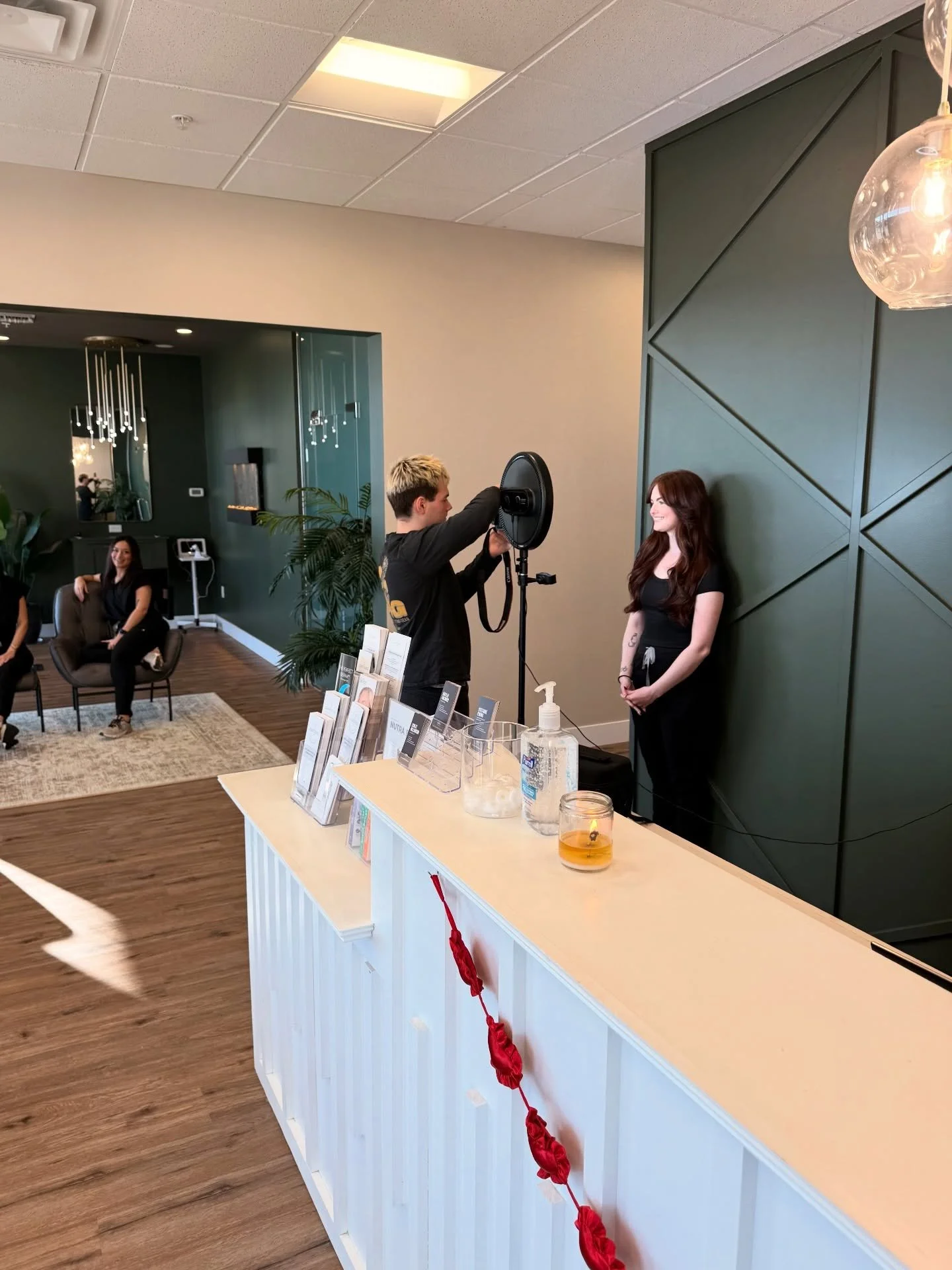 A little behind the scenes at The Lab today 📸
.
.
📍 Powell, OH
.
.
#ConfidenceLab #PowellMedspa #OhioAesthetics #BehindTheScenes #MedspaLife GlowSeason ConfidenceStartsHere