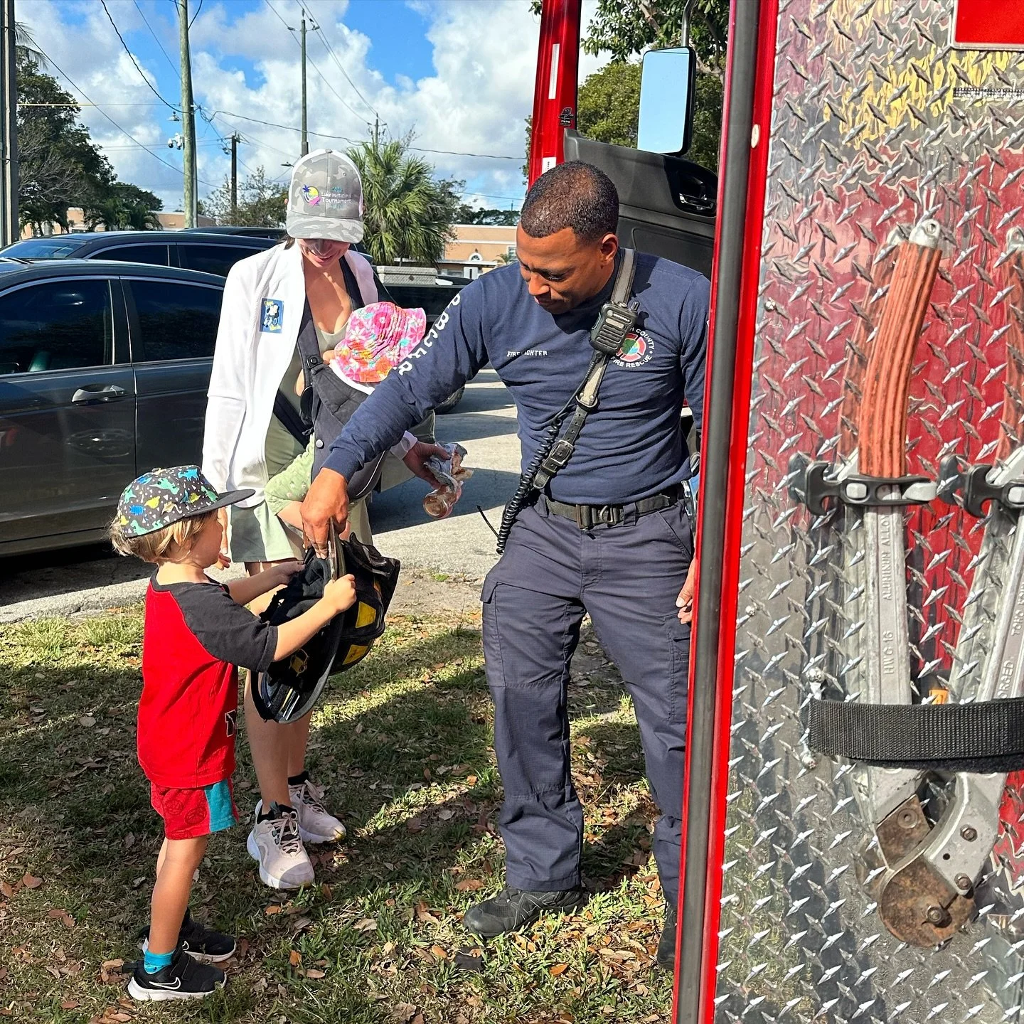Great weekend celebrating the @literacycoalitionpbc at LOOP for LITERACY!📖 Bonus: we got to sit in the fire truck and learn fire safety with @pbcfirerescue! 🚒