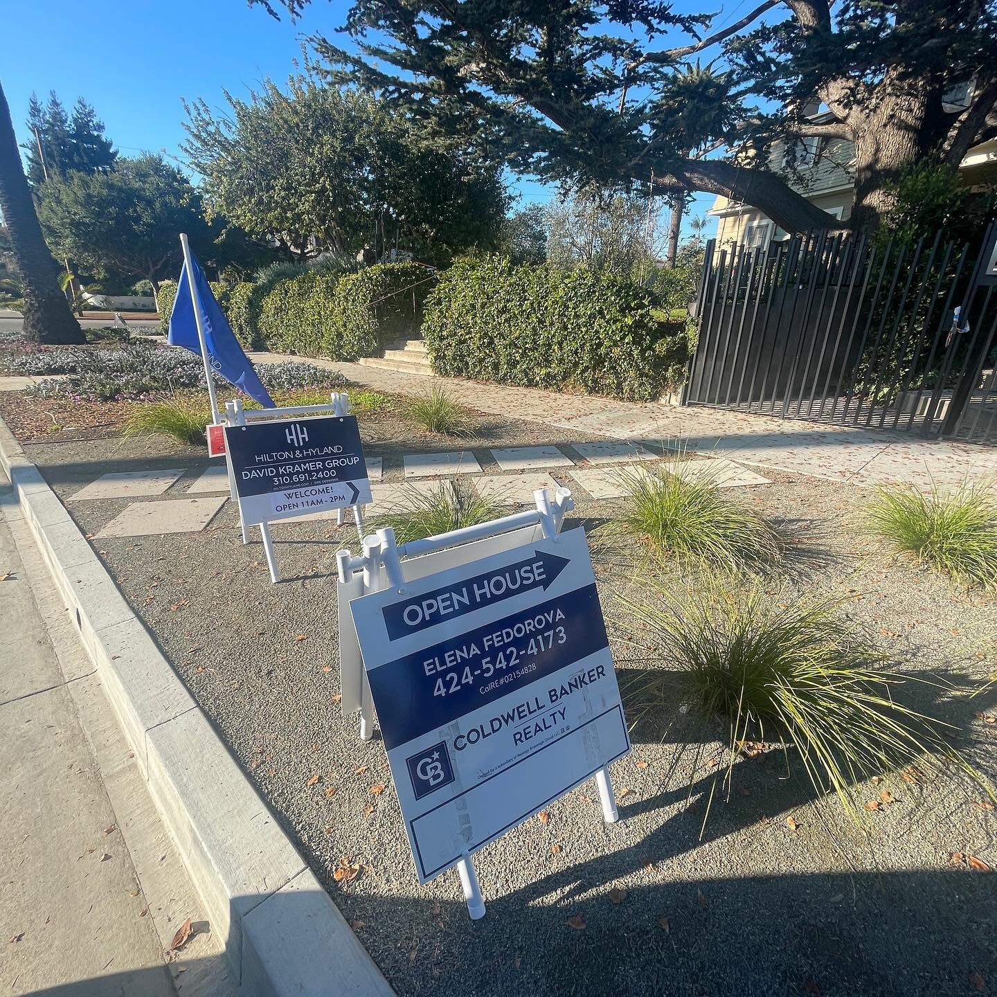 Perfect day in sunny Santa Monica for an open house! 🧡🧡🧡