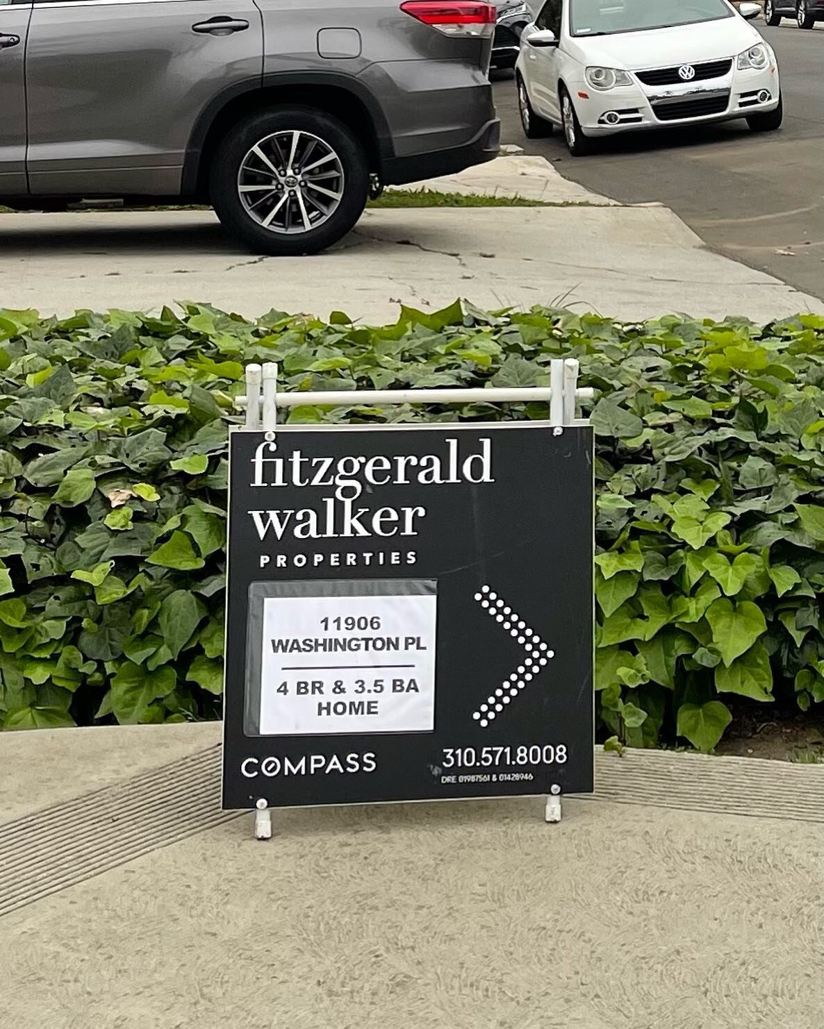 Excited to be helping @scottsellsla get his signs delivered 

If you need your signs delivered early in the morning hire us @ezsigndelivery to do it for you