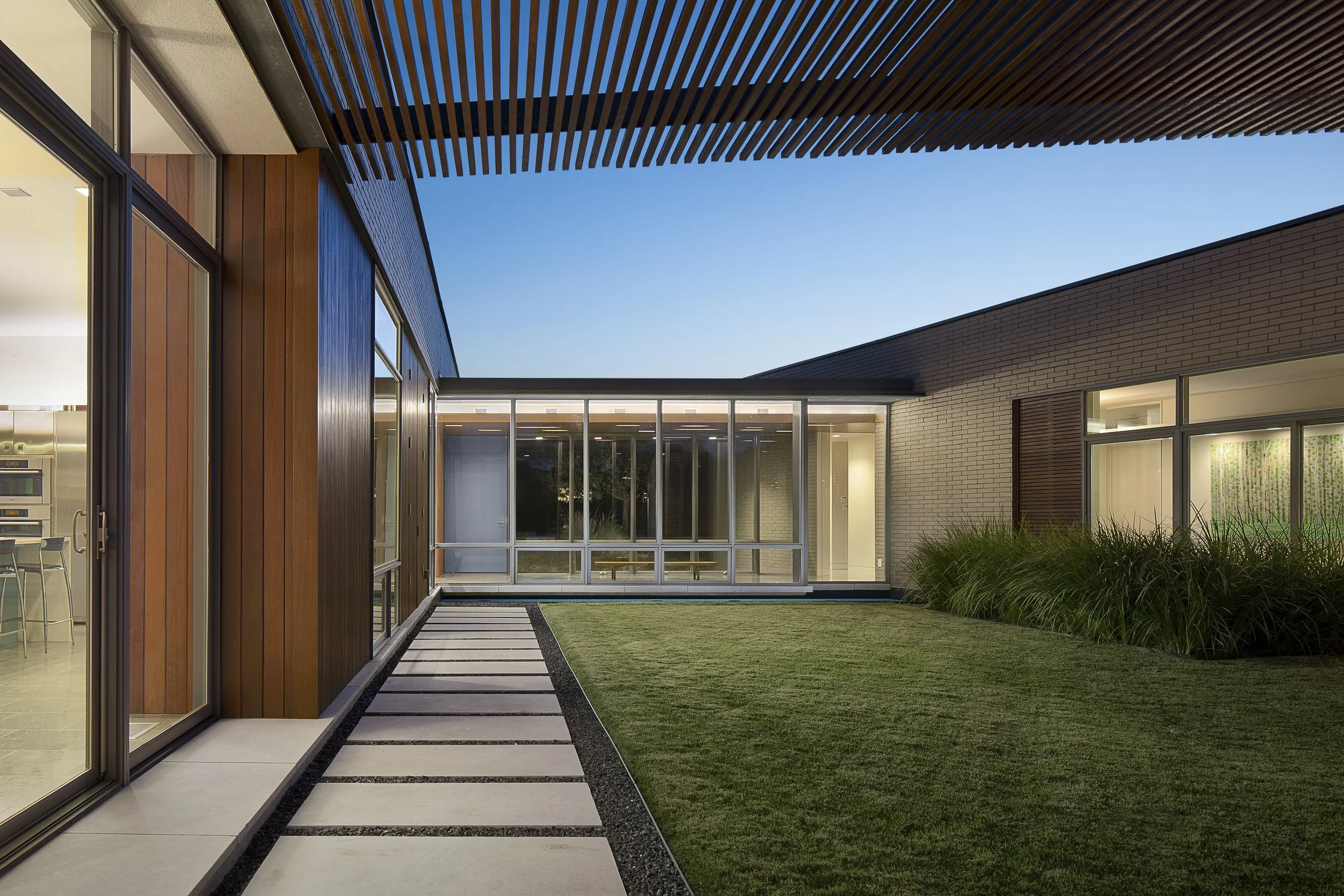 Rear-Dusk-Exterior-1-Scout-Island-Residence-by-Jonathan-Dean.jpeg
