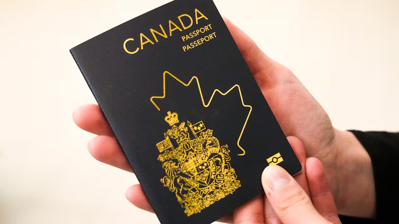 "30 Days or Free": Canada's New Passport Renewal Policy