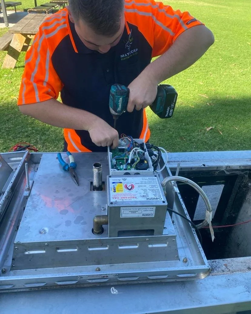 Shout out to @jakeirving_ killing it in his apprenticeship goals.
-Loves camping
-Hates it when I take his photo

#MatcorpElectrical #NextGenTradie #ApprenticePower #HandsOnLearning #TradiesInTraining