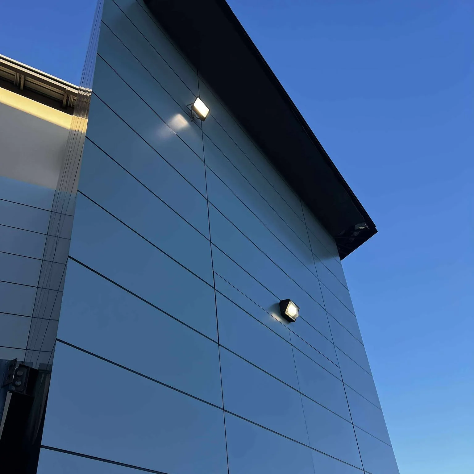 Lighting upgrade complete at Disney Studios, Moore Park. New LED fittings improving efficiency, safety, and performance across site.
@disneystudiosaustralia @salnational @coloniallighting