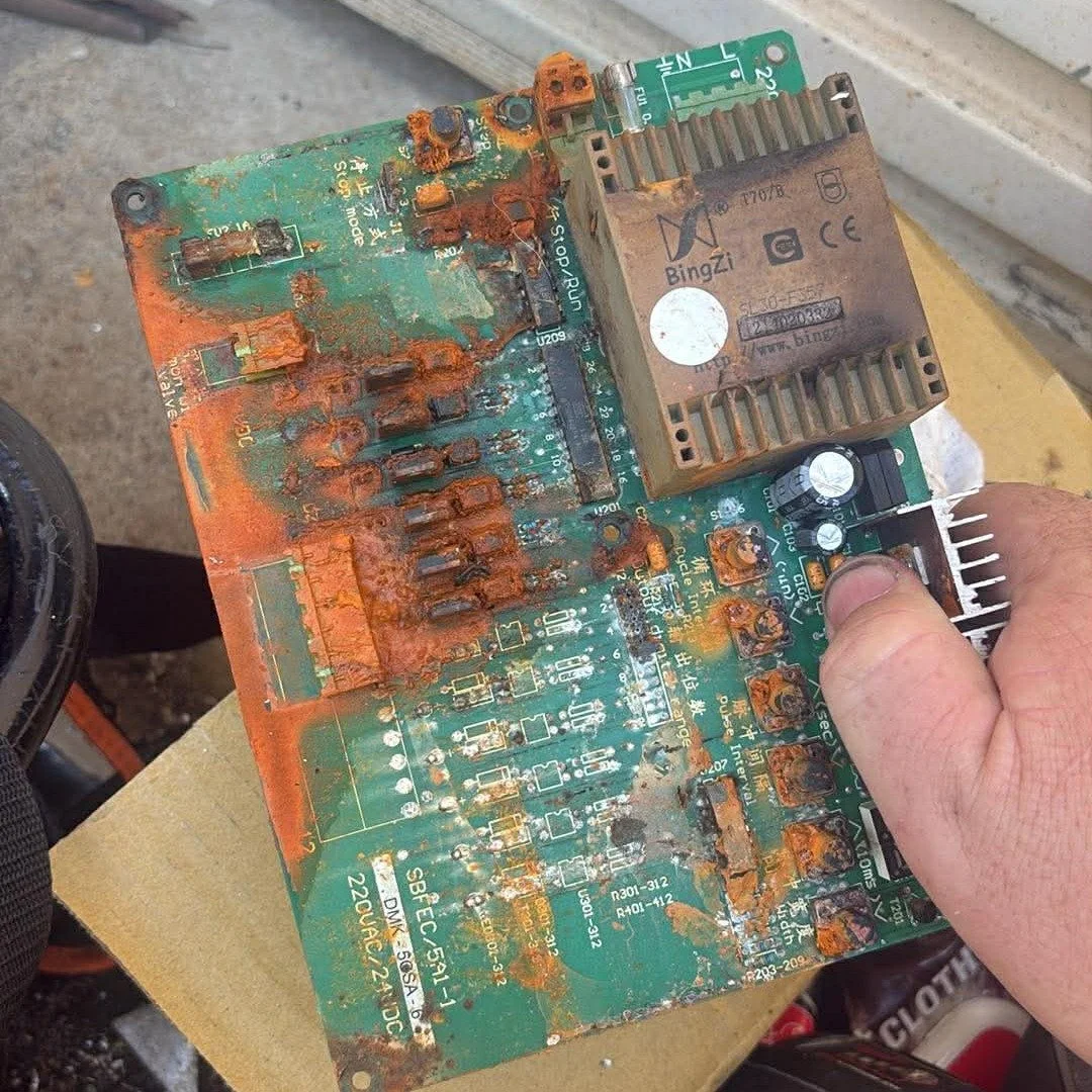A little panel replacement job for Sydney Ferries after dust, fumes, and moisture absolutely destroyed the original control board ⚡🚢

Safe to say this one had seen better days&hellip;

Fault diagnosed, damaged components replaced, and system back up
