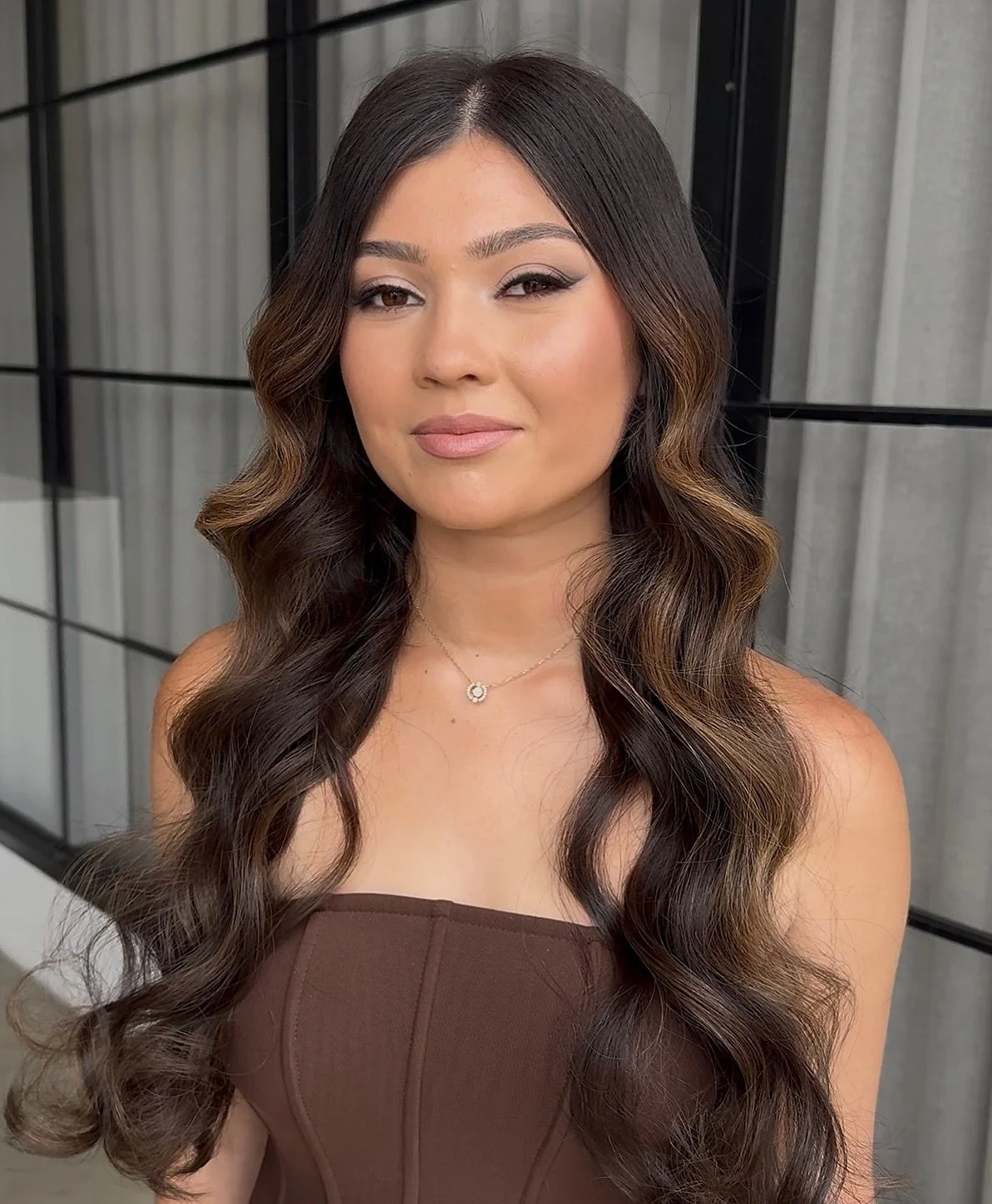 Bronze bronze bronze 🤎
Smokey eye makeup and hair done by @artistryby_chloejasmine 

#theemporium #mua #perthmua #perthmakeupartist #hmua #perthhmua #perthhairstylist #hairwaves #curls #glam #smokeyeye