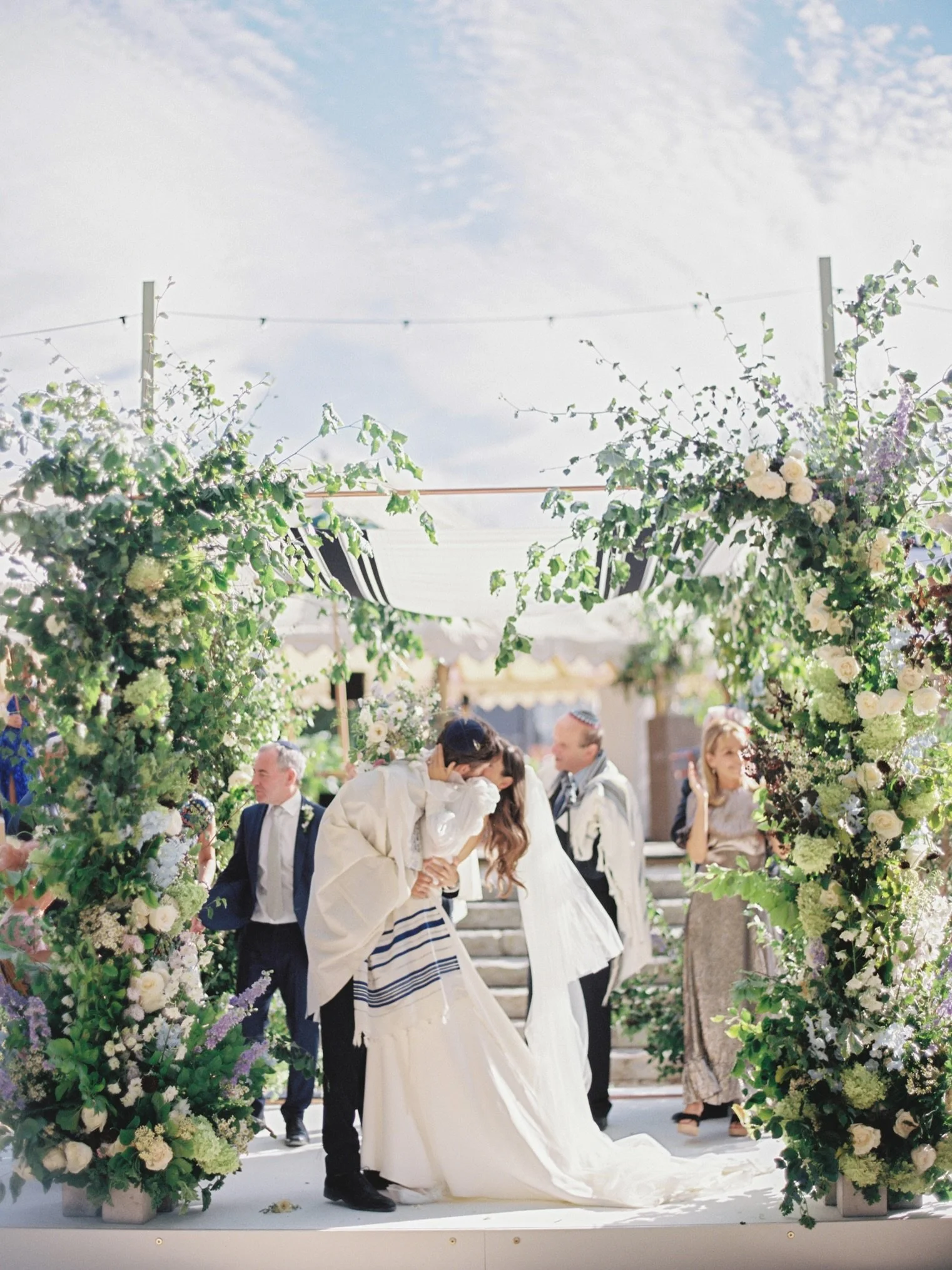 Looking back at these timeless frames from almost four years ago from Allie &amp; Dan&rsquo;s beautiful summer wedding at @oakleycourt 

#weddingphotography #jewishwedding #filmphotography #weddingfilmphotographer #chuppahinspiration
