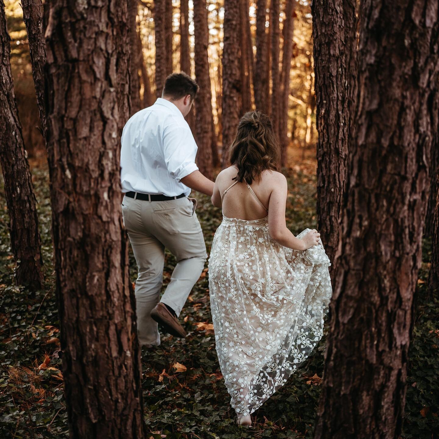 Moss covered tree trunks 
And sunsets through pine trees

Whispers and flirting
While crunching through fall leaves

Brides who love showing their engagement rings&hellip;

These are a few of my favorite things. 🤍
