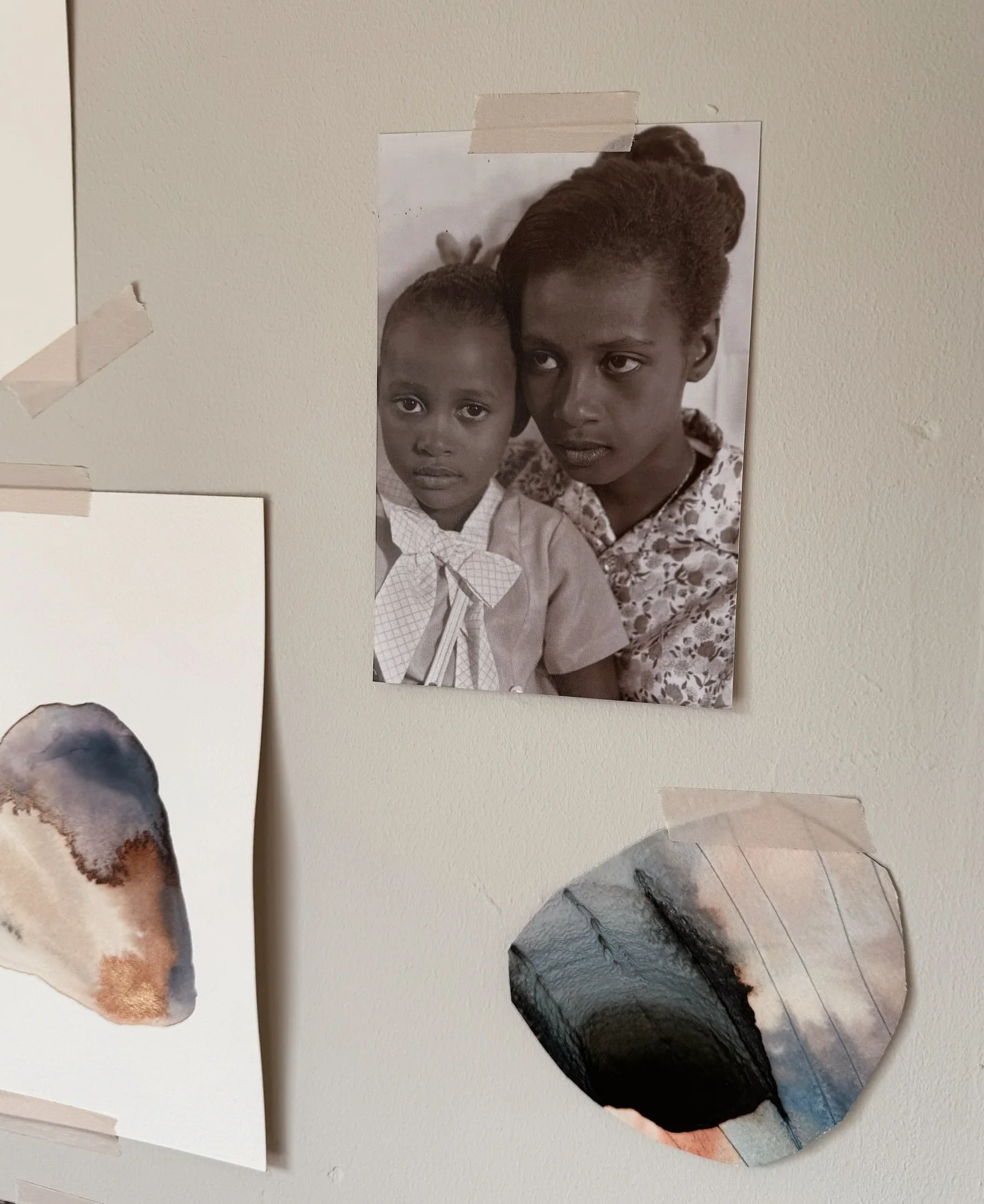 Terwijl ik momenteel ziek op bed lig komen de mooiste momenten van zelfreflectie, haha. 

Ik ben in een warm en veilig gezin opgegroeid in Alphen aan den Rijn, gestudeerd in Den Haag en heb daarna even in Amsterdam gewoond. Uiteindelijk ben ik gaan s