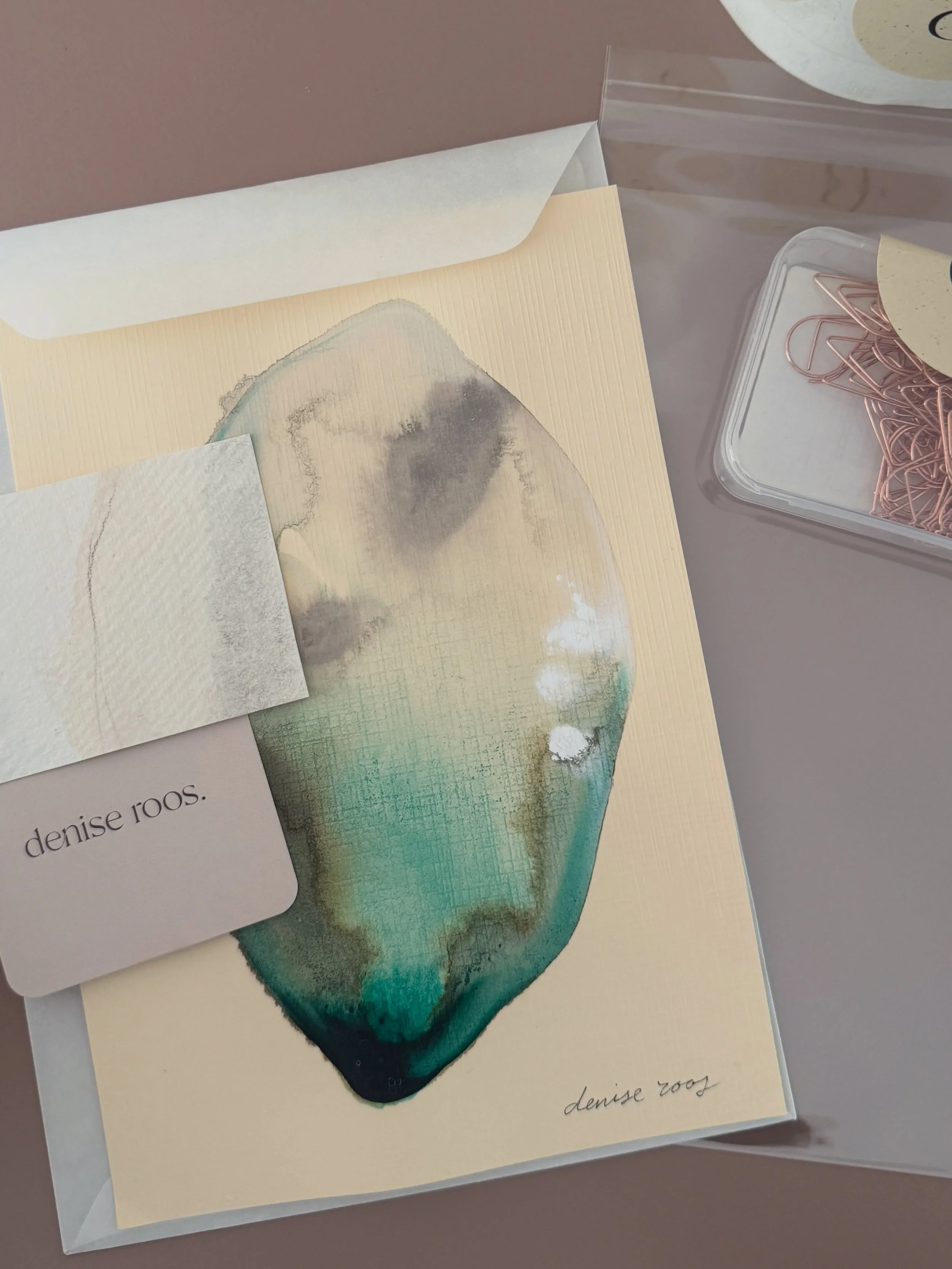 Mini art originals 𝘴𝘦𝘱𝘵𝘦𝘮𝘣𝘦𝘳

Kleine abstracte kunstwerkjes. Elk kunstwerk is uniek en gemaakt met acryl, inkt en soms pastelkrijt op luxe 300 grams papier.

Soms kan kunst iets oproepen: een gevoel, herinnering of mooi moment. Net als een f
