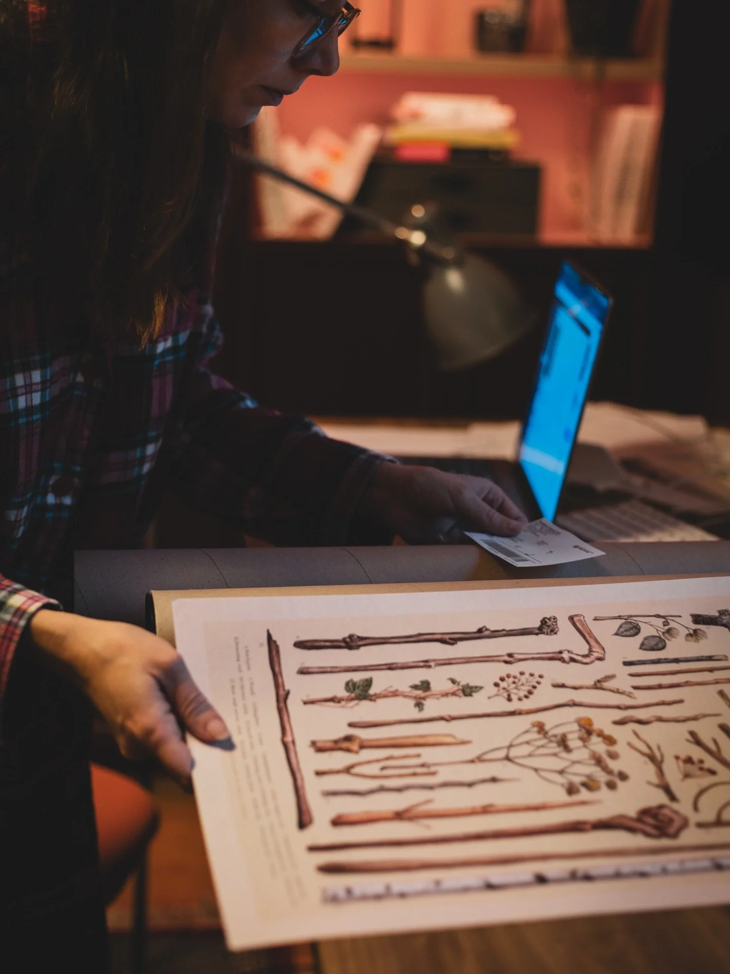 K O N S T &bull; &Auml;r det h&auml;r reklam? Vet inte 🤷🏻&zwj;♀️ Men, det &auml;r en s&aring; underligt k&auml;nsla att det b&ouml;rjar ta slut p&aring; pinnposters hemma hos mig nu och att jag inte k&auml;nner de som best&auml;ller. Det &auml;r li