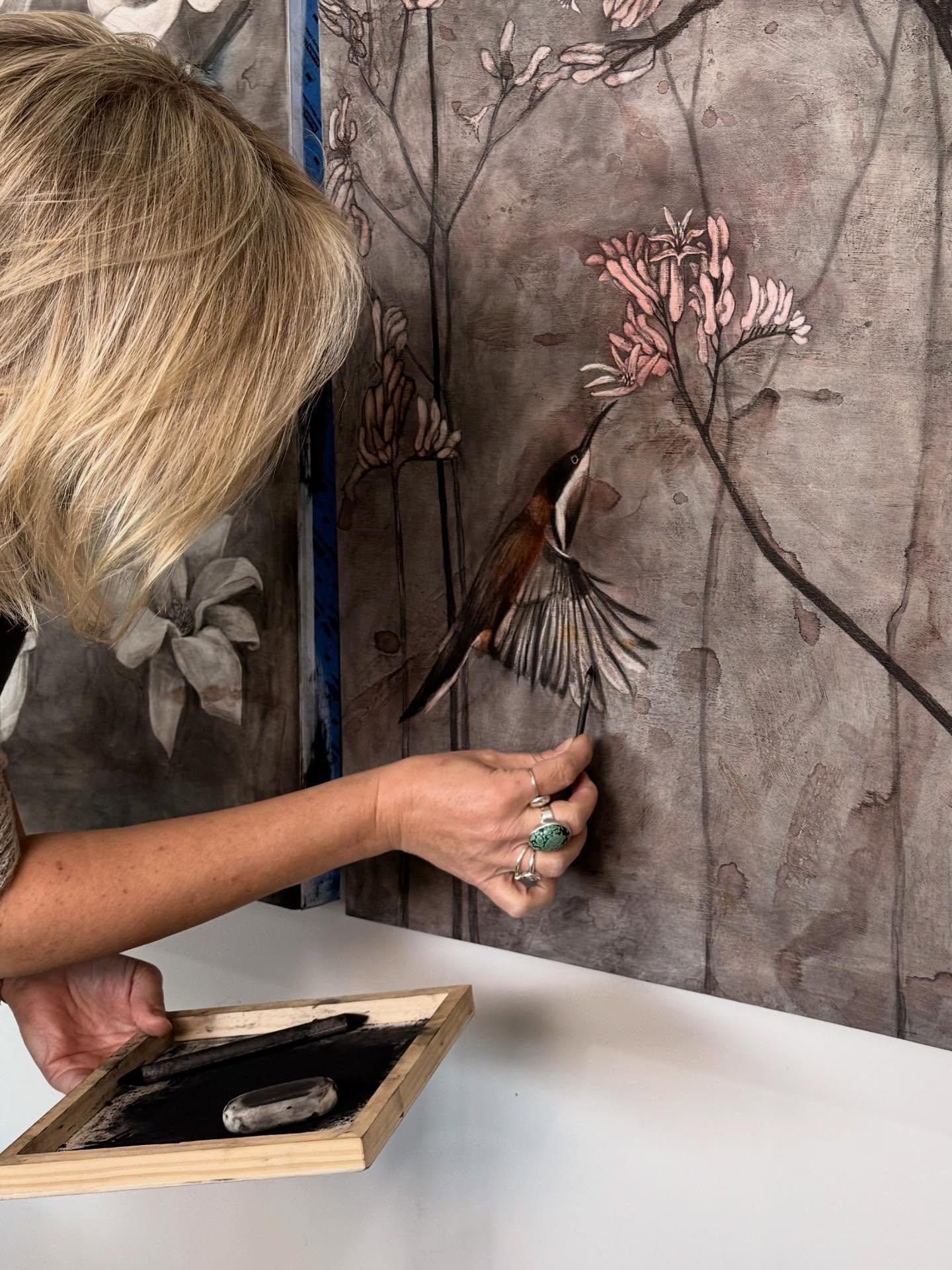 I&rsquo;m on the home stretch. Working here on the last piece of four for the upcoming group show @mudgeeartsprecinct which opens in December, details coming!
. . .
#michellestevenart 
#australianartist
#emergingartist 
#femaleartist
#contemporaryart