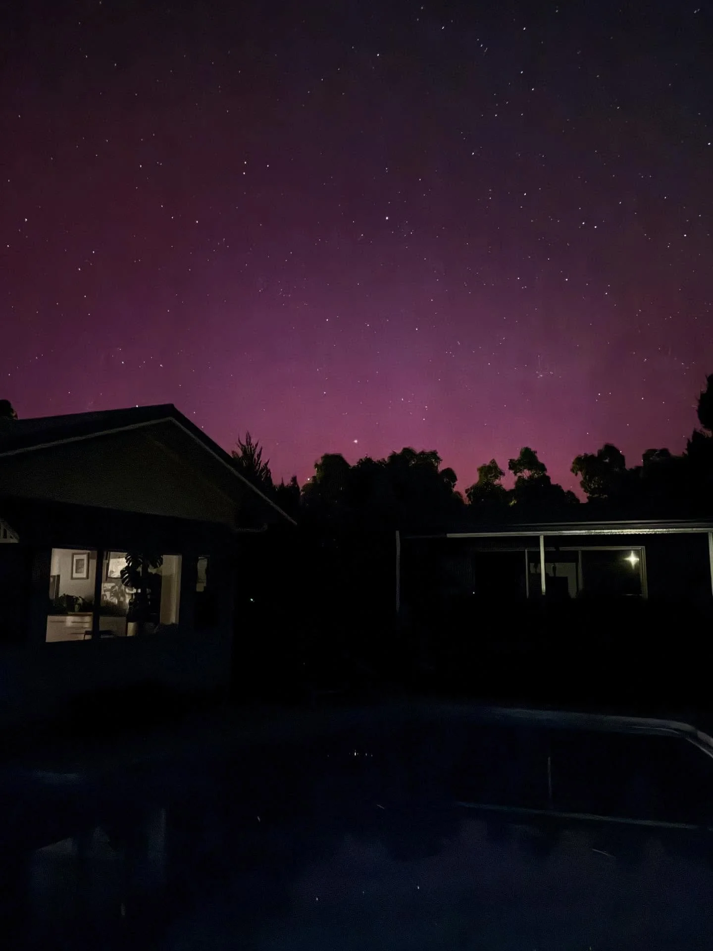 Aurora Australis! Too pretty not to put last nights amazing sky on the feed. Plus it features the studio. Plus I&rsquo;ll most likely never catch another, I&rsquo;ll probably be asleep or it will be cloudy!! 
. . .
#auroraaustralis