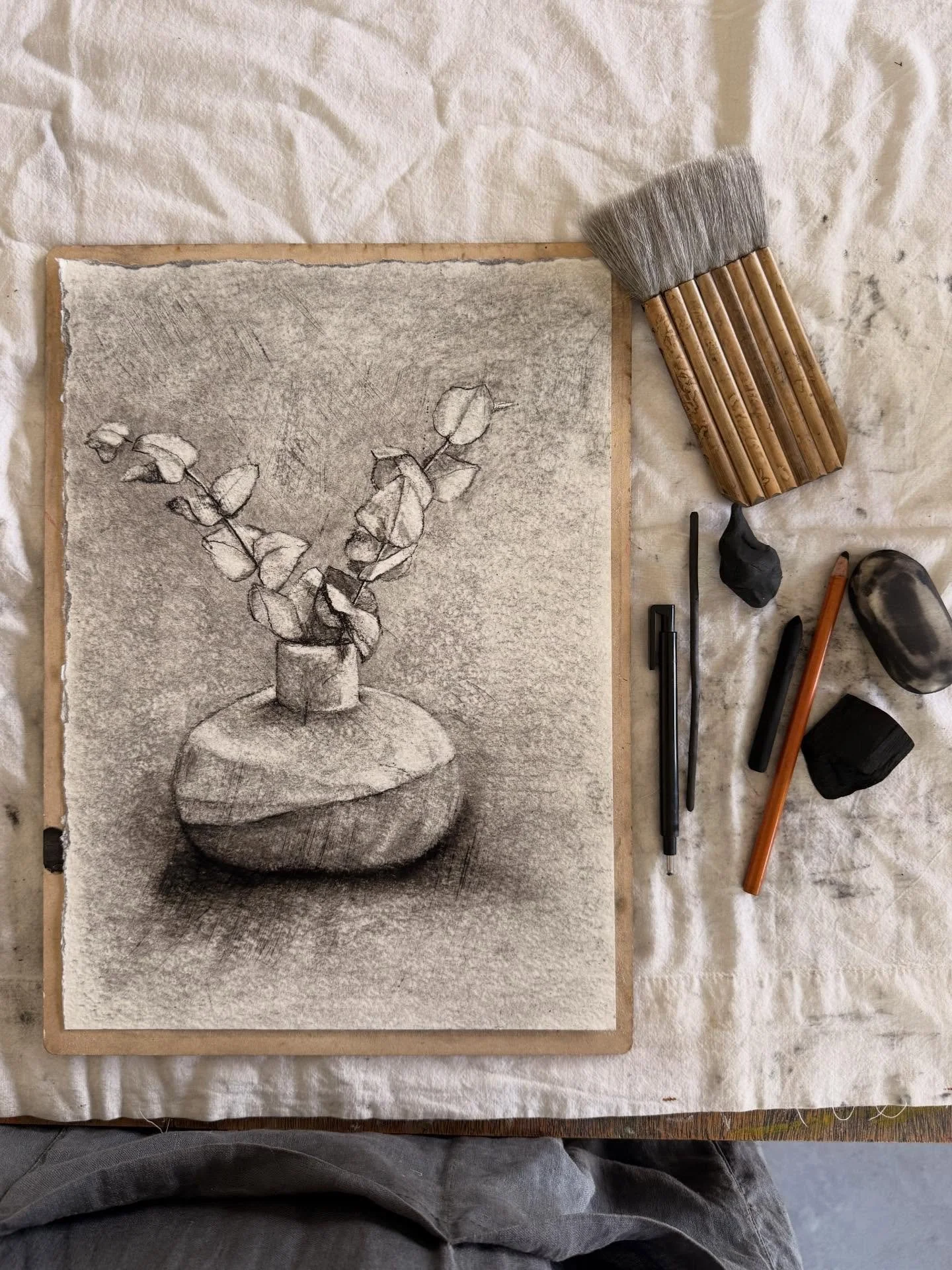 I&rsquo;m back in the studio this week, working on a bunch of stuff coming up in March stay tuned for more details&hellip;
. . .
#groupshow 
#localart 
#mudgeeart 
#creativeworkshop
#artworkshop